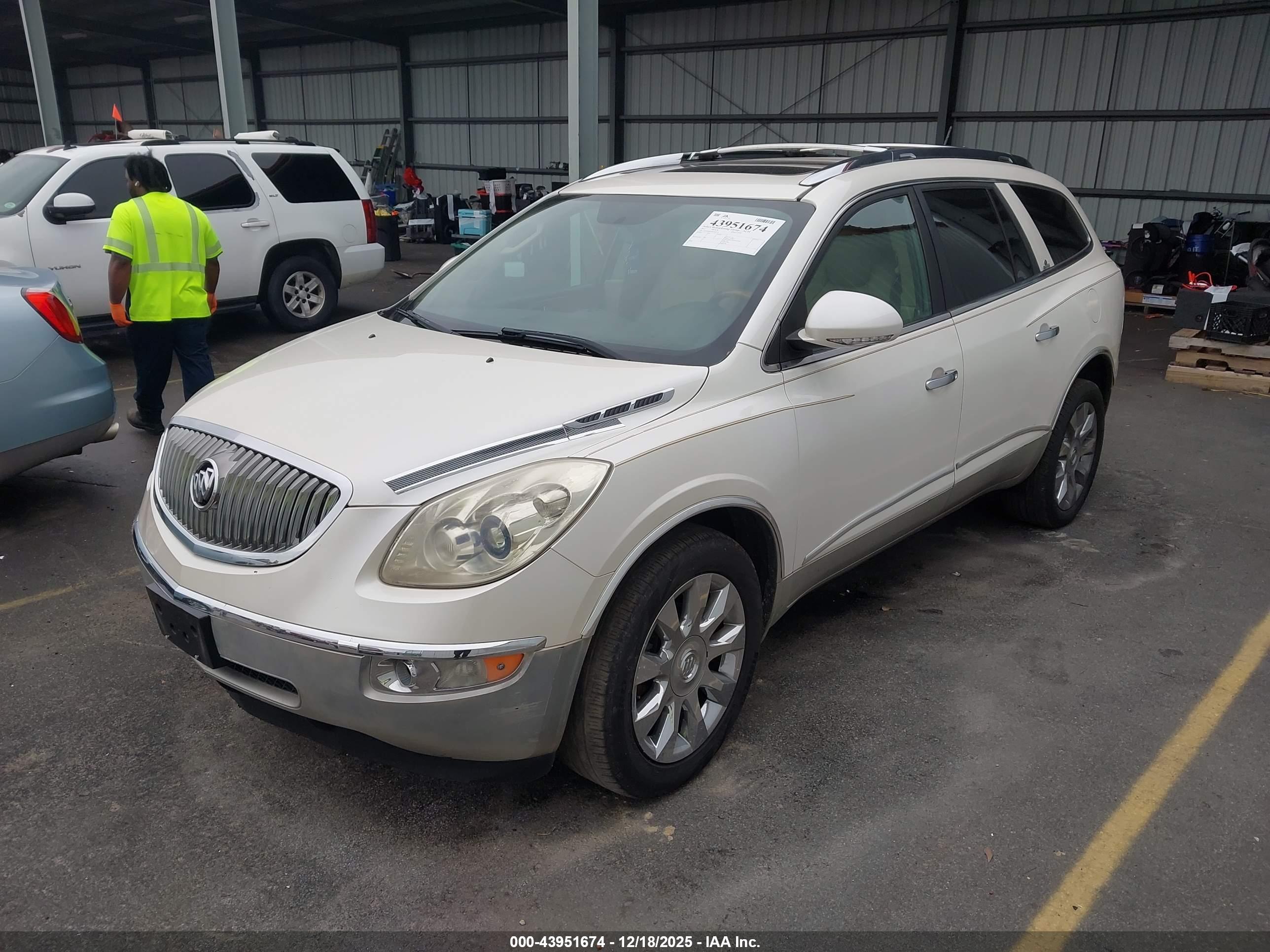 BUICK ENCLAVE image 2