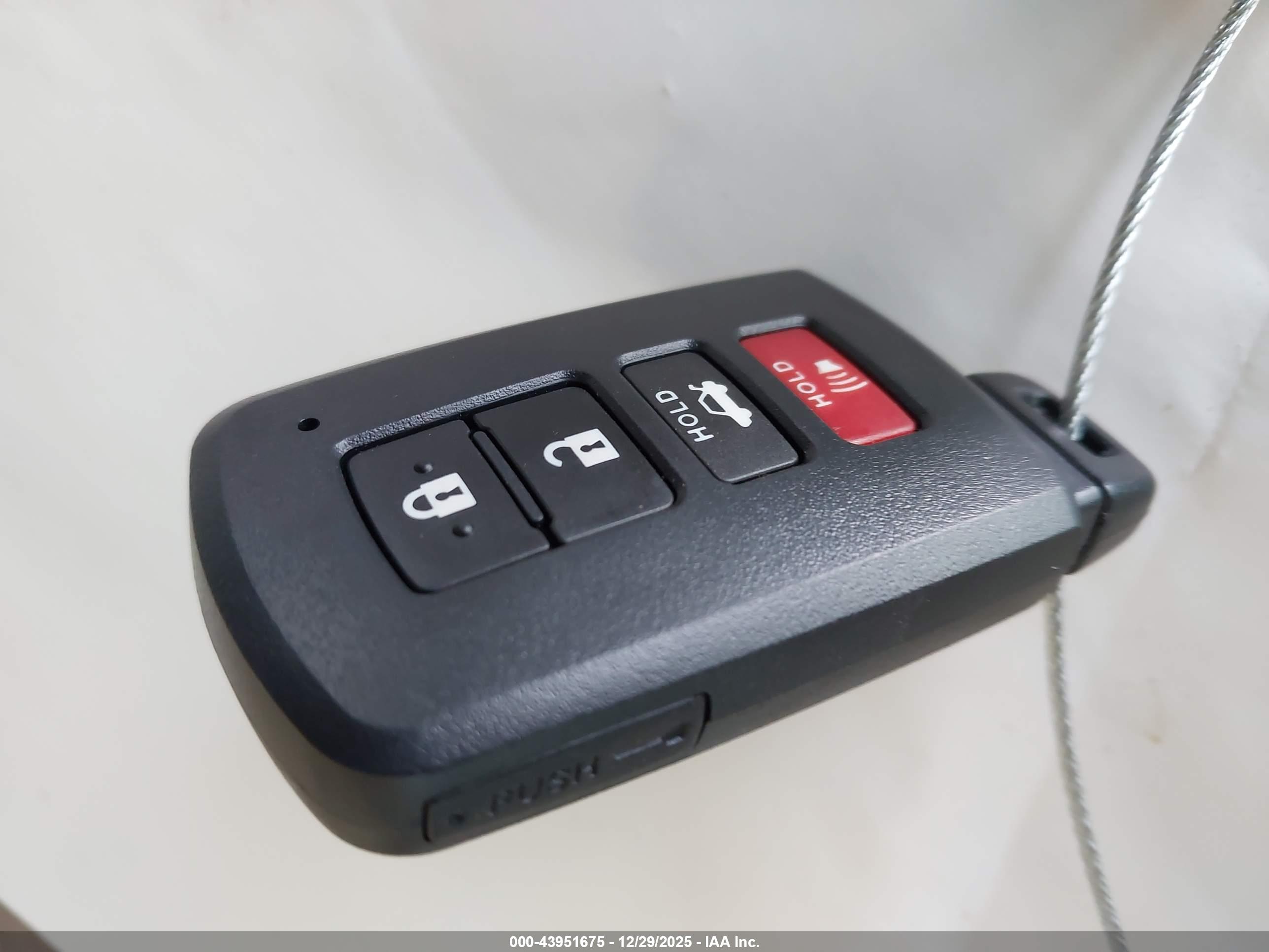 TOYOTA CAMRY image 11