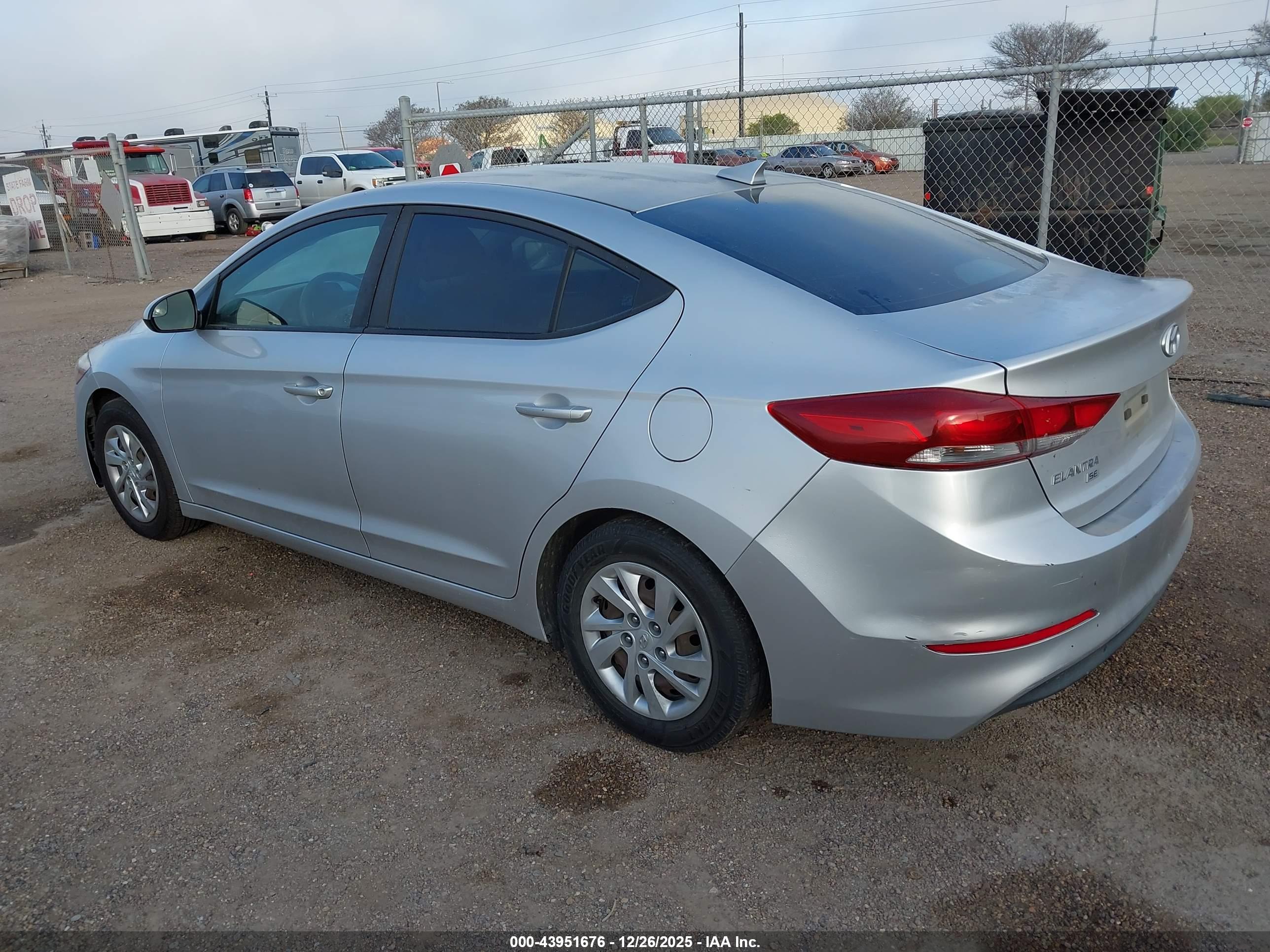 HYUNDAI ELANTRA image 3
