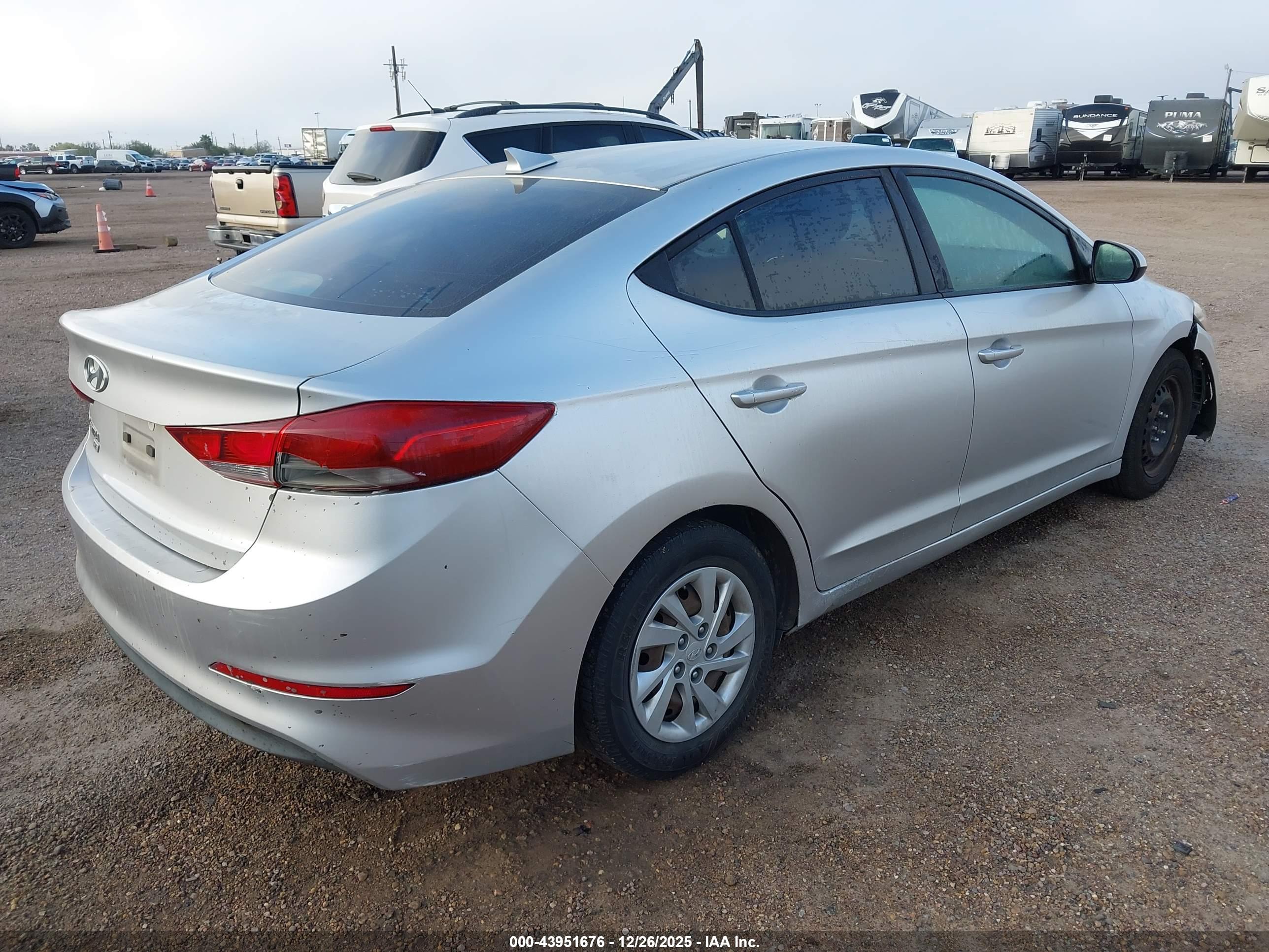 HYUNDAI ELANTRA image 4