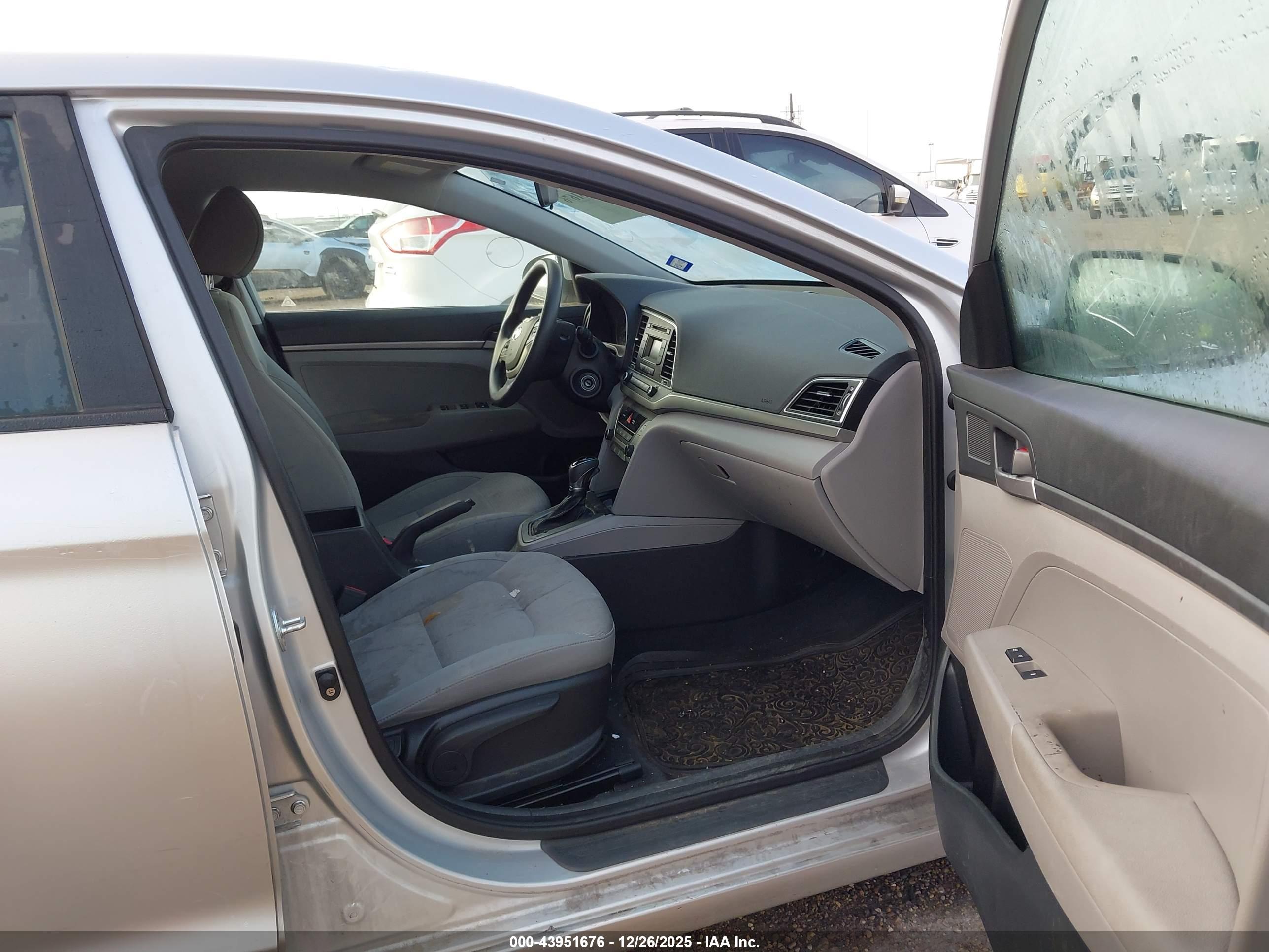HYUNDAI ELANTRA image 5