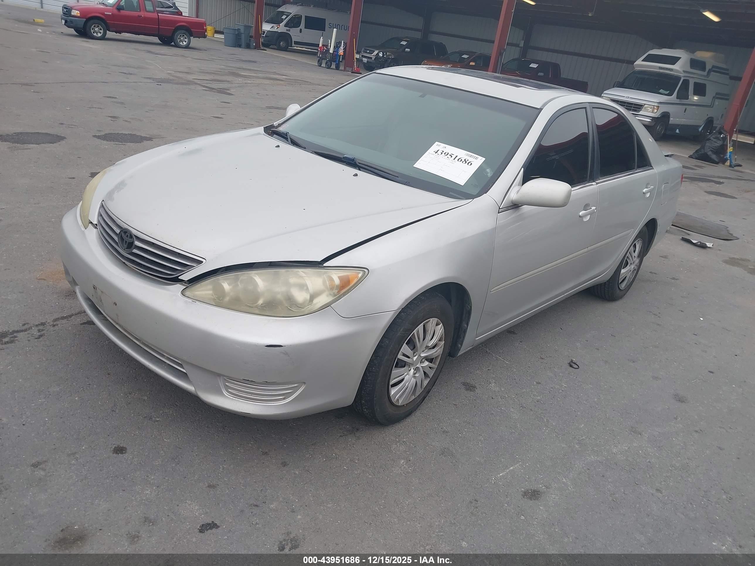 TOYOTA CAMRY image 2