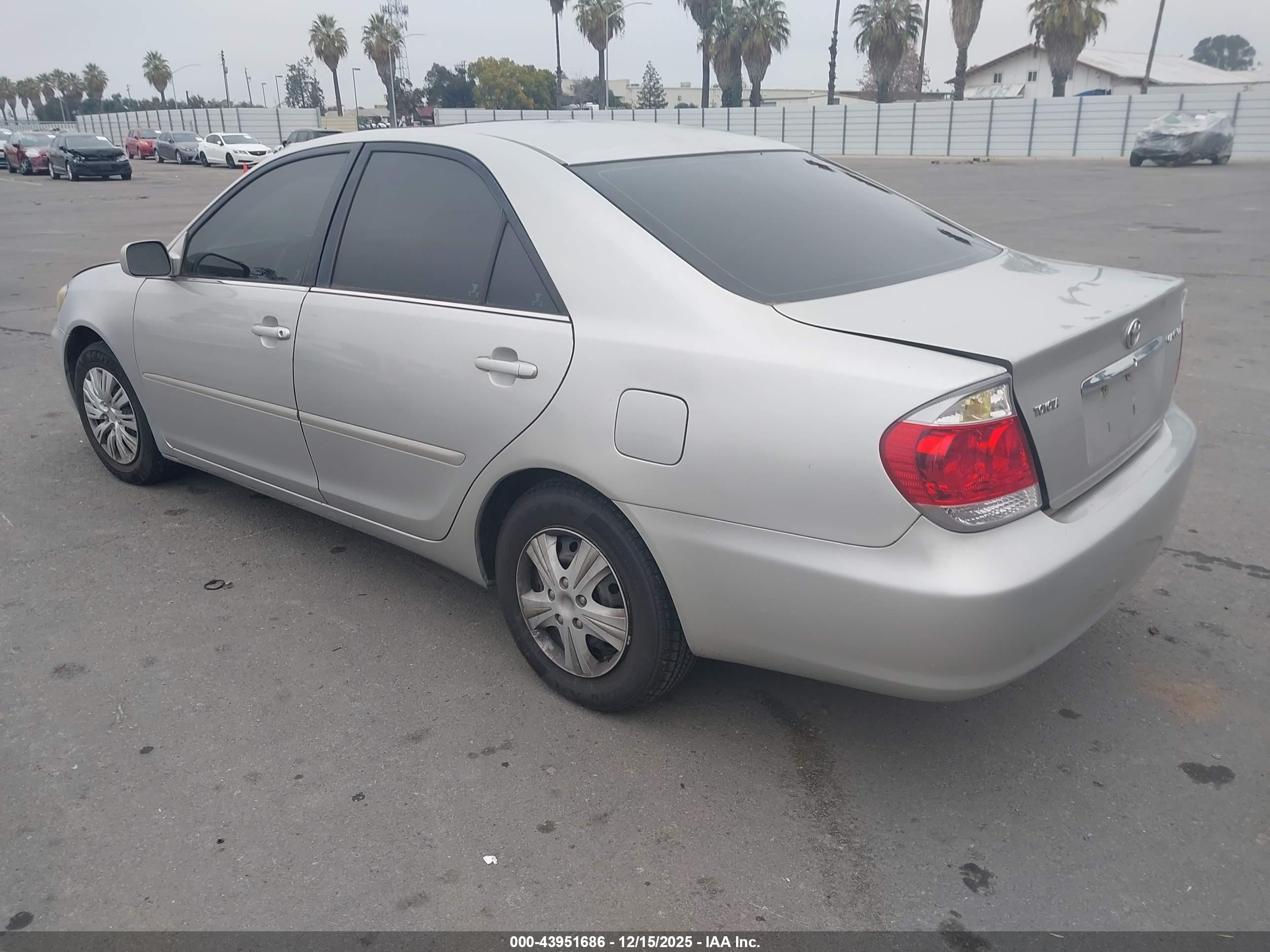 TOYOTA CAMRY image 3