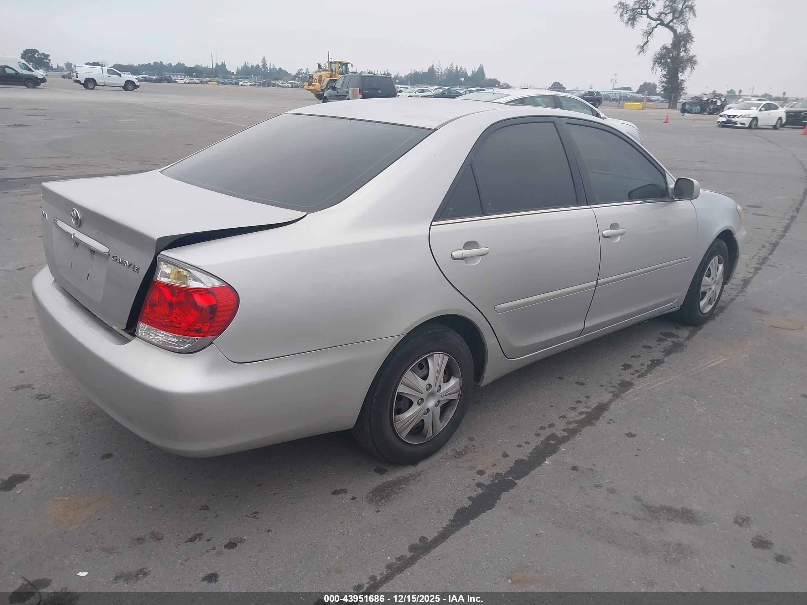 TOYOTA CAMRY image 4