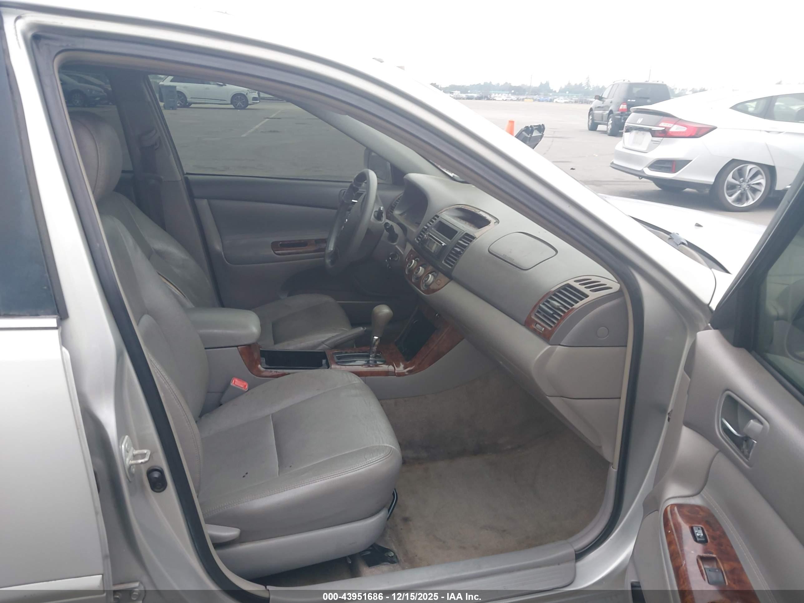 TOYOTA CAMRY image 5