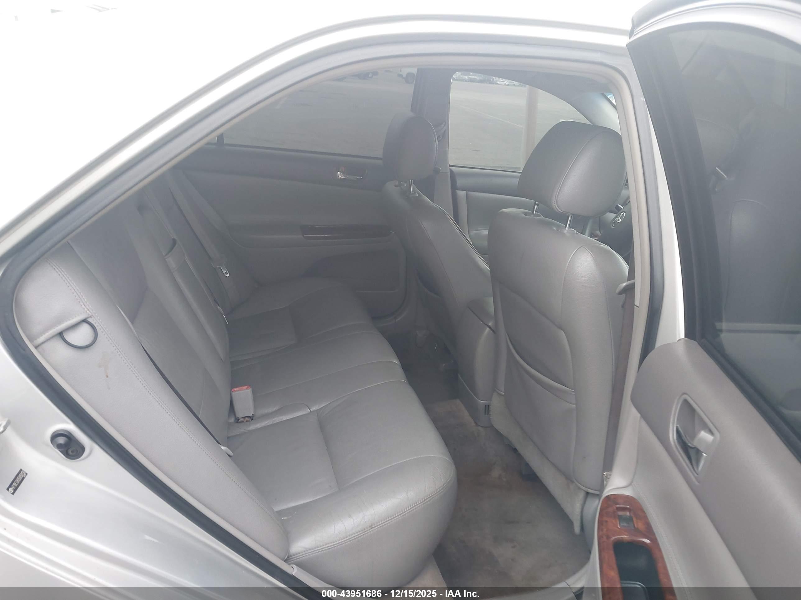 TOYOTA CAMRY image 8