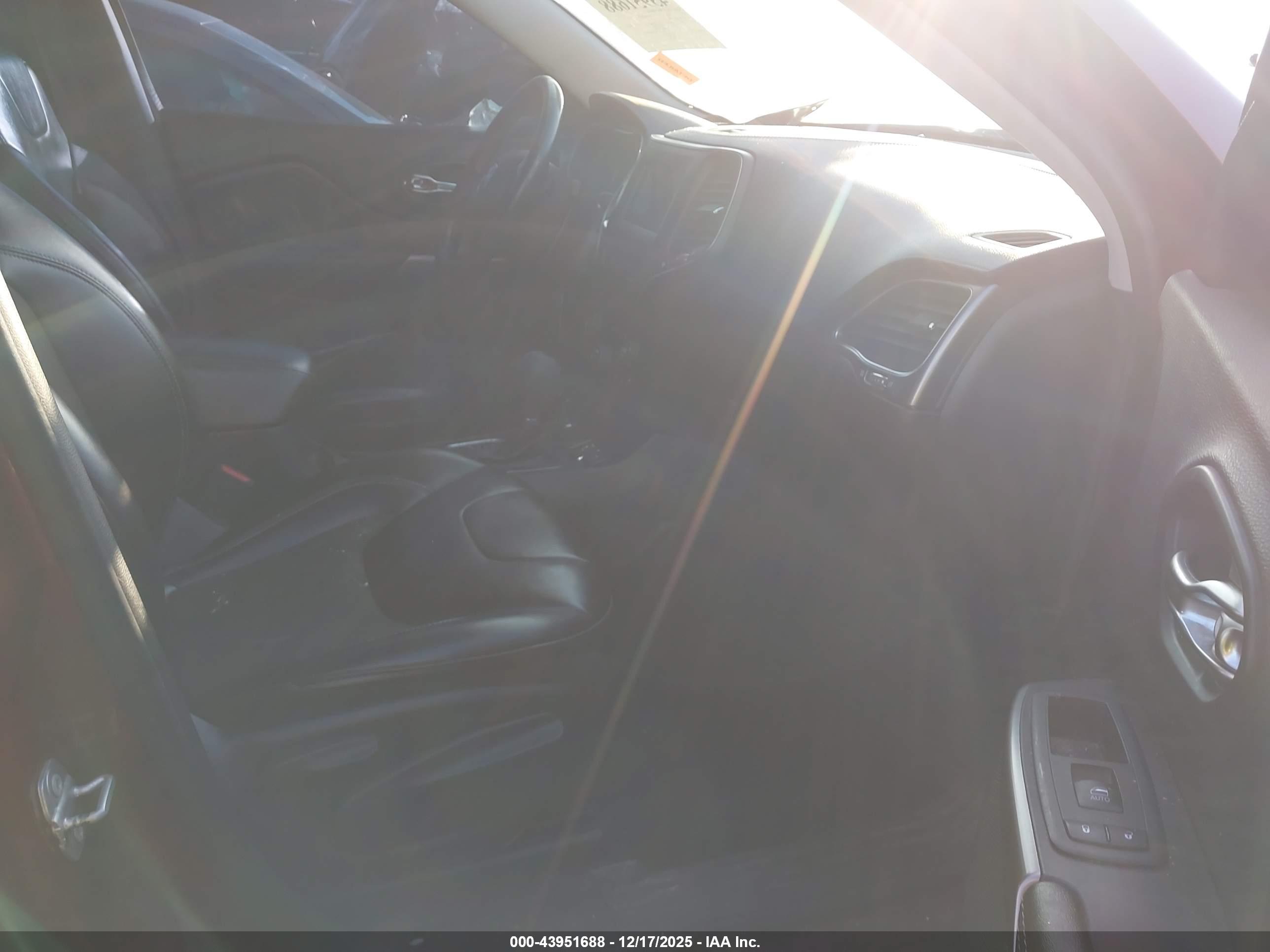 JEEP CHEROKEE image 5