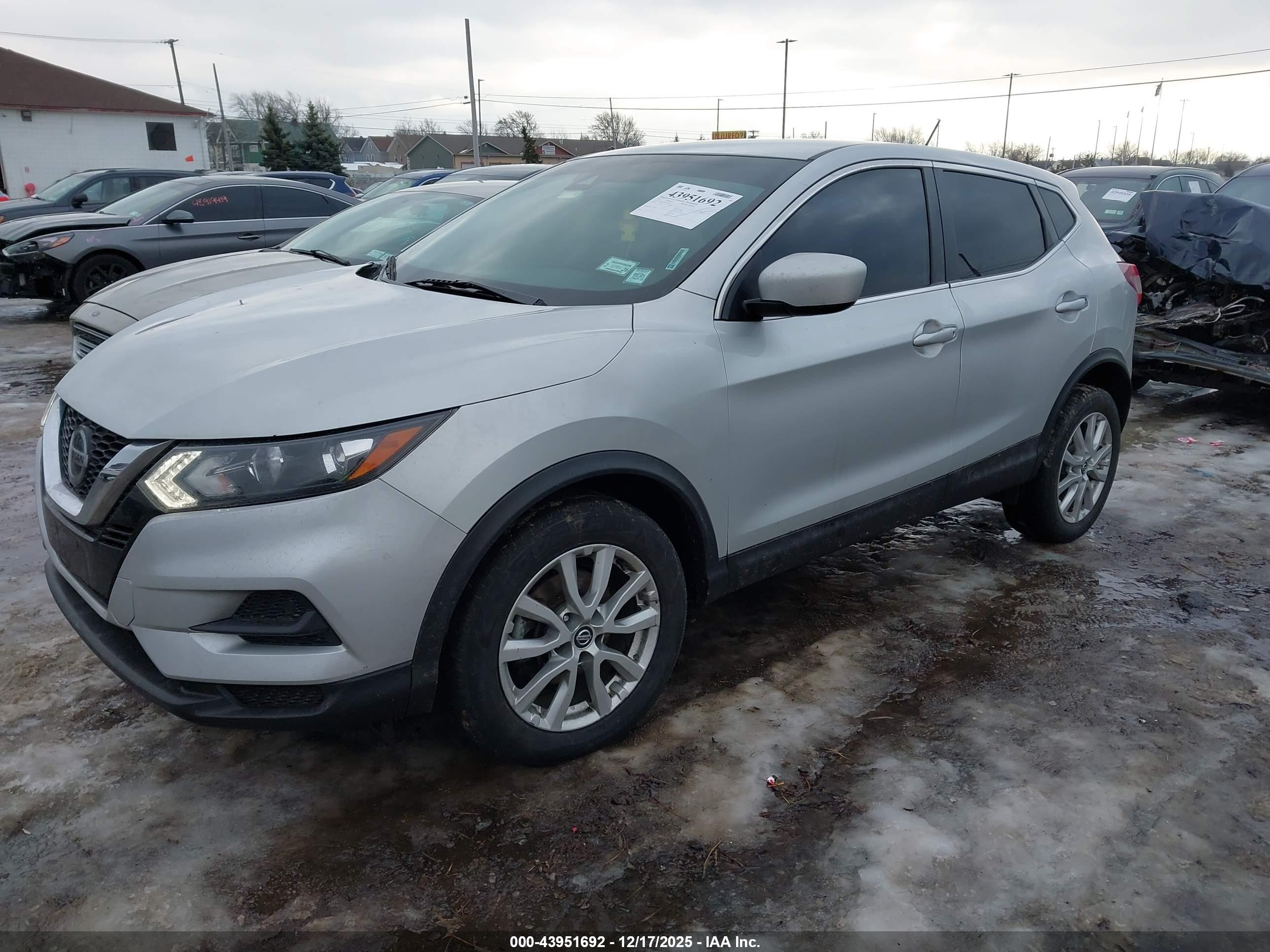 NISSAN ROGUE image 2