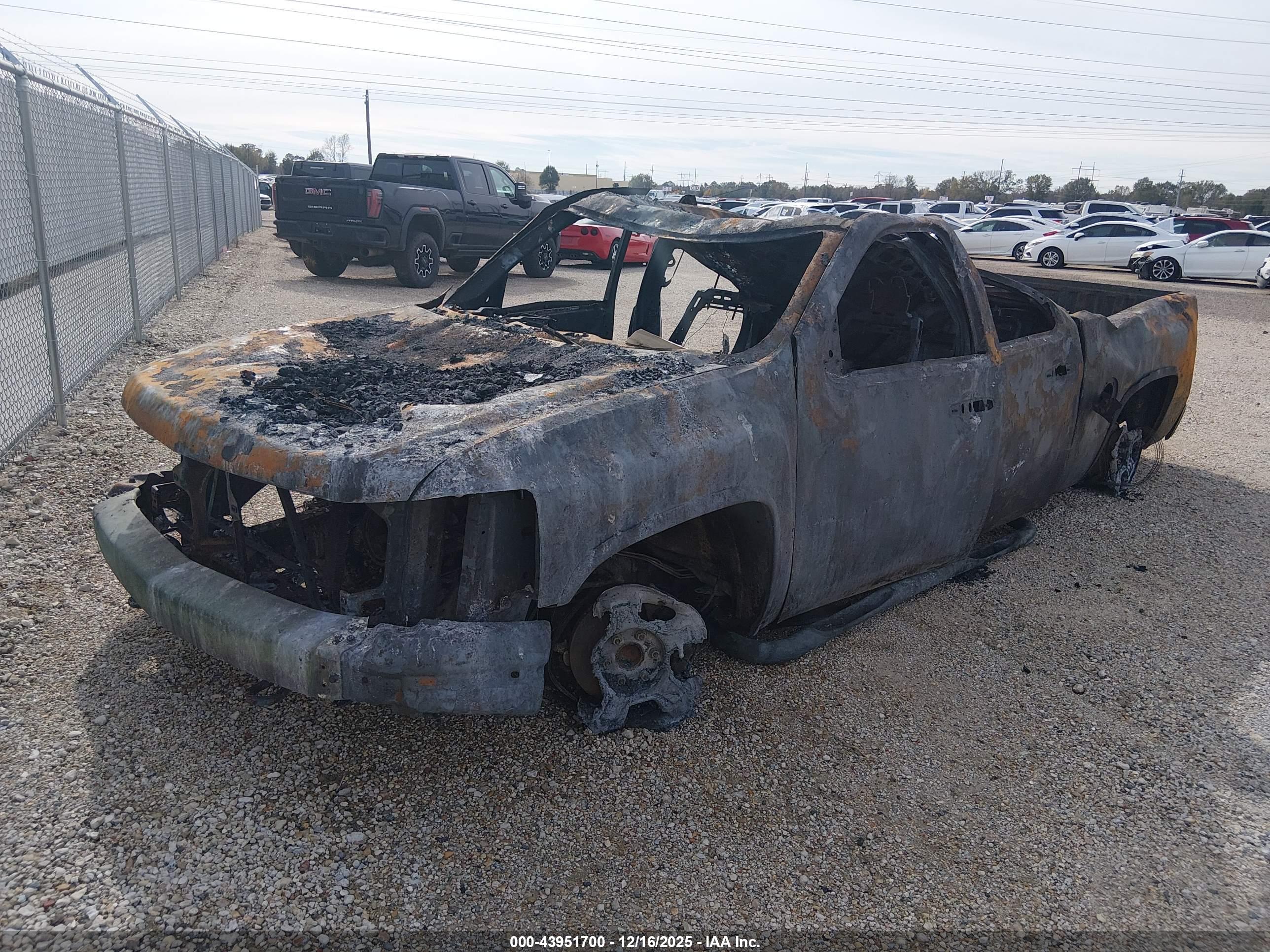 CHEVROLET SILVERADO image 2