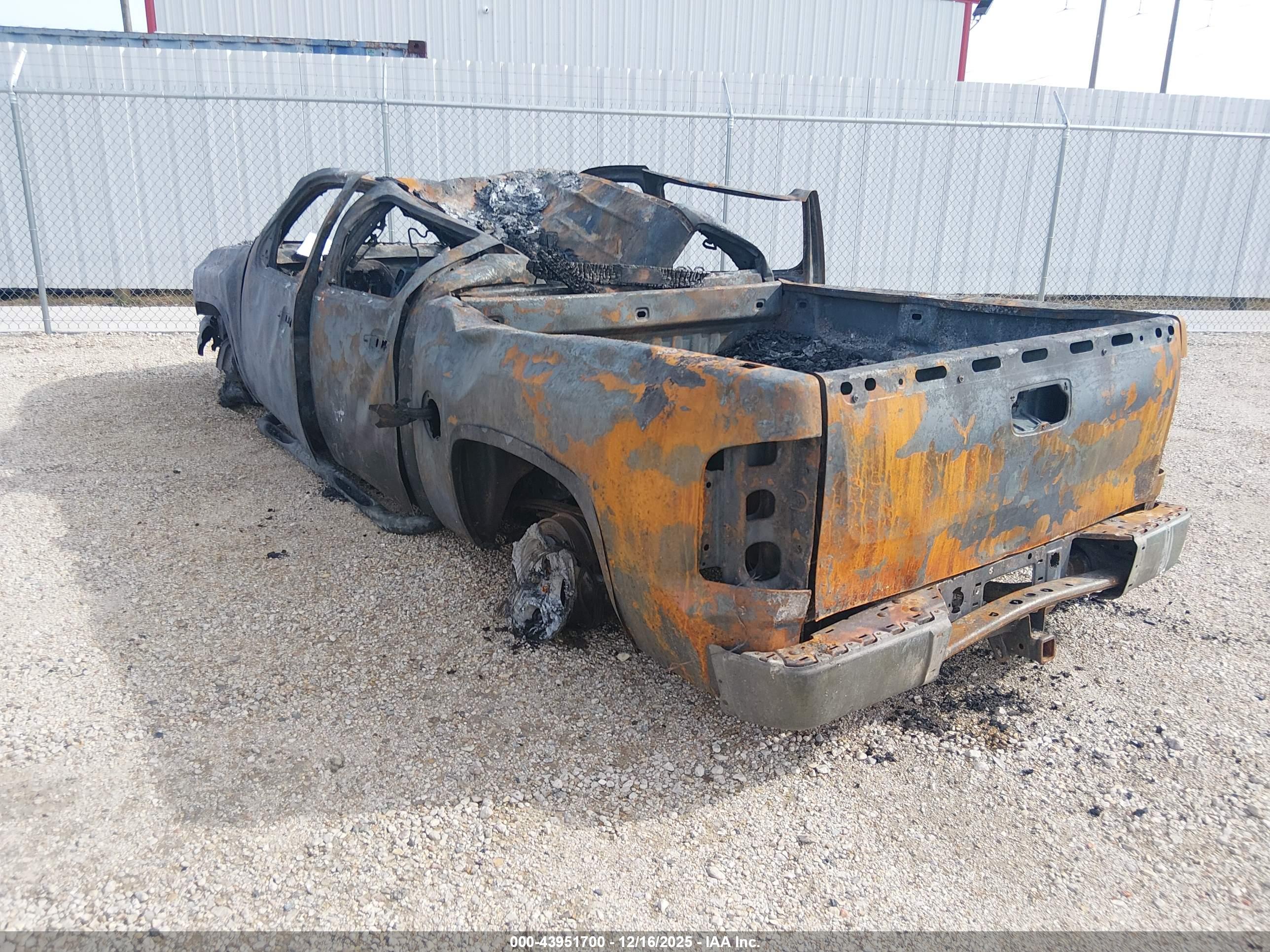 CHEVROLET SILVERADO image 3