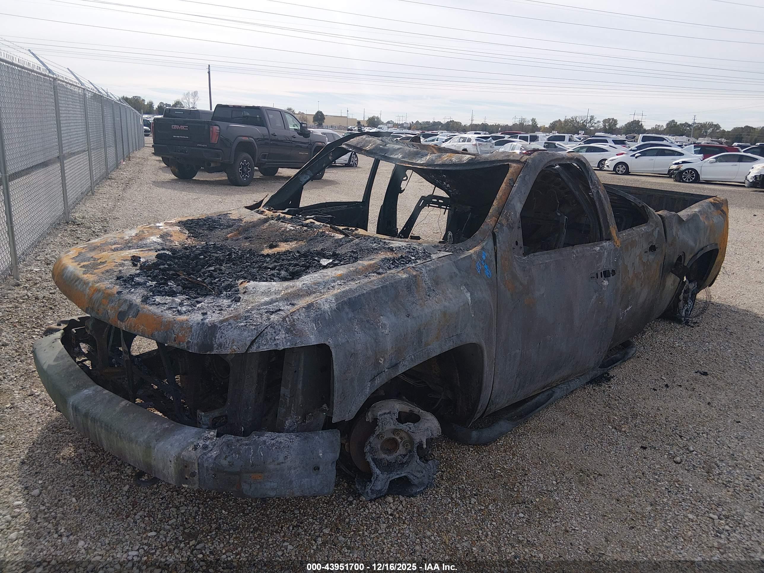 CHEVROLET SILVERADO image 6