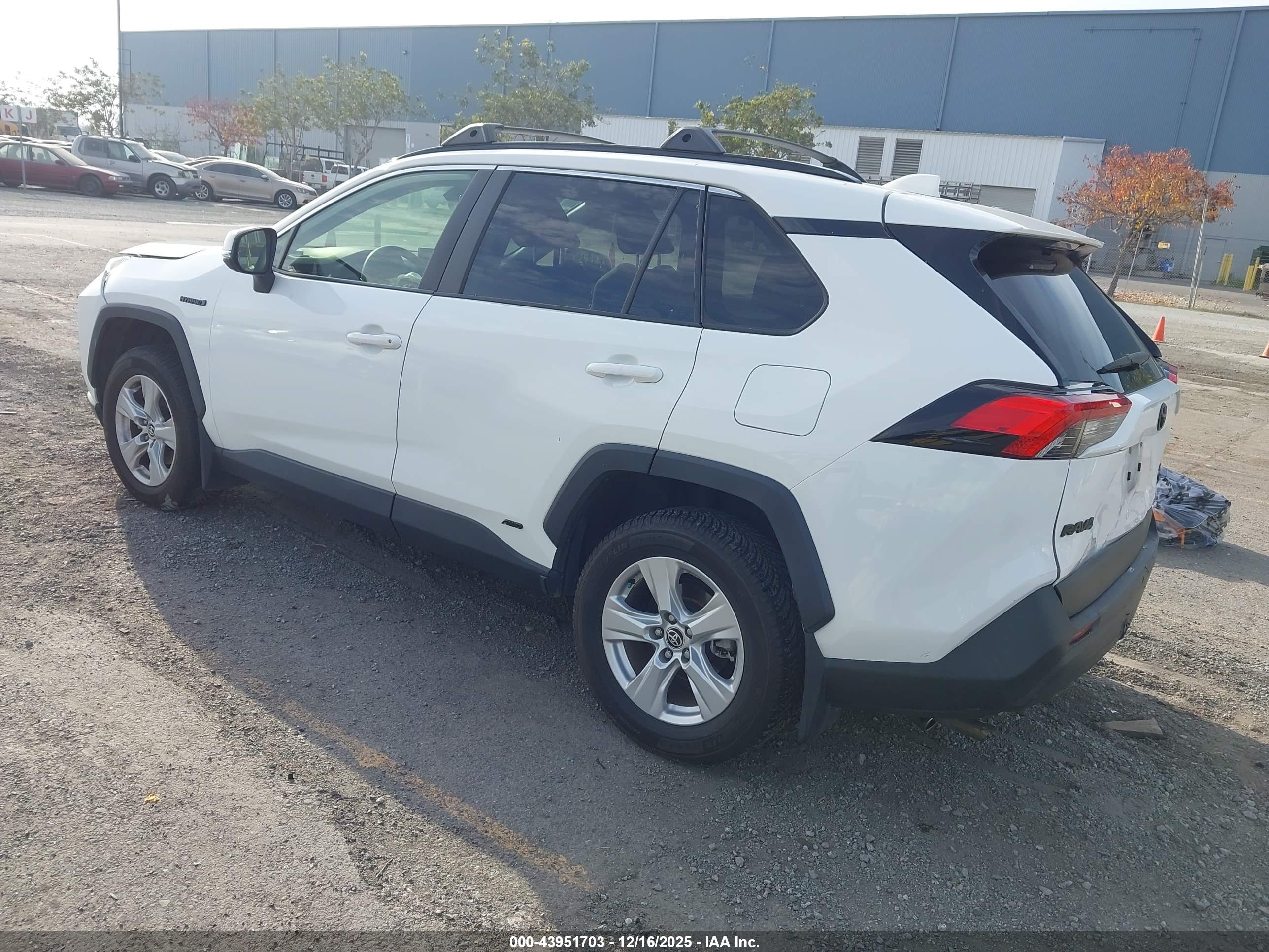 TOYOTA RAV4 image 3