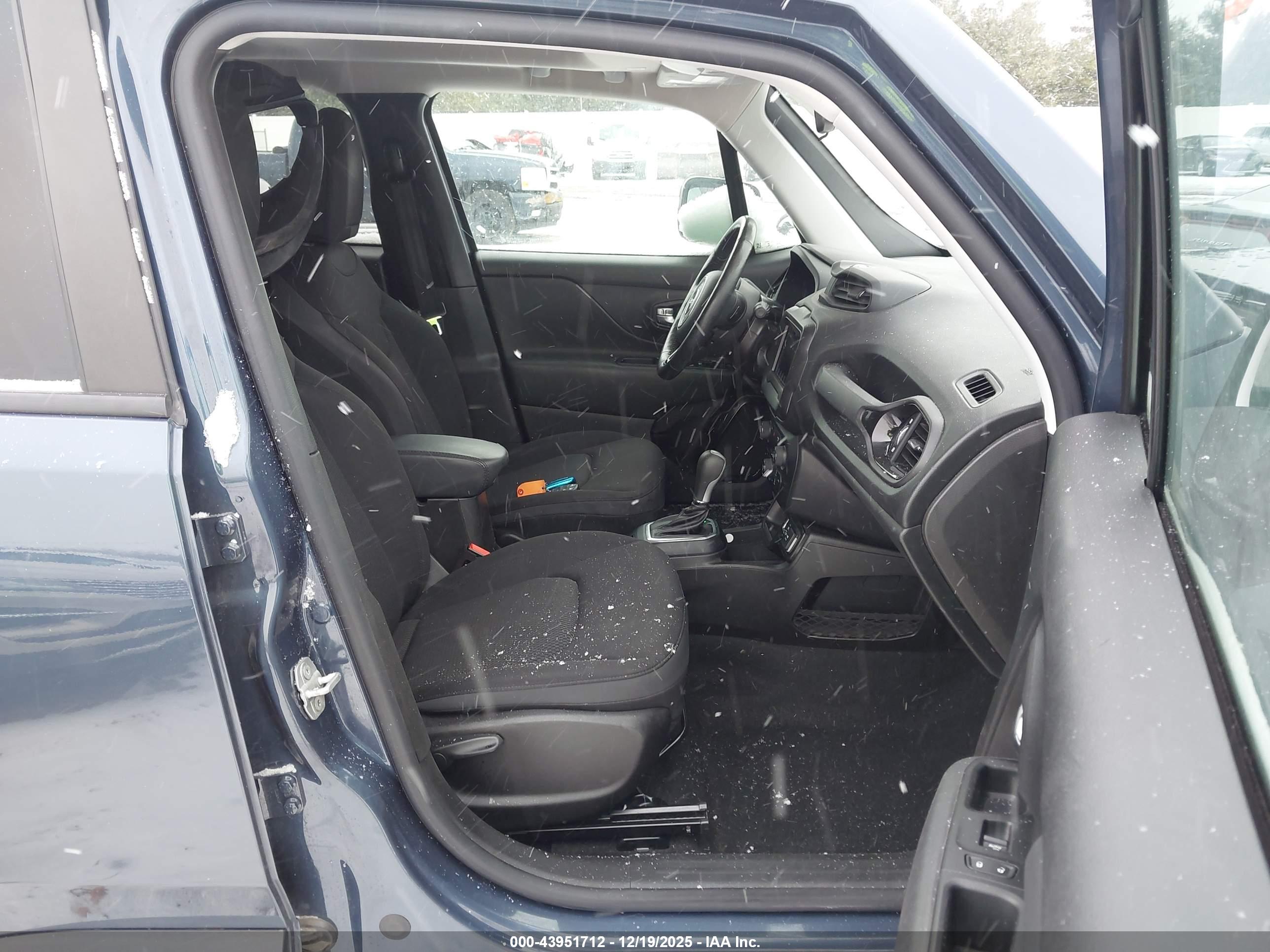JEEP RENEGADE image 5
