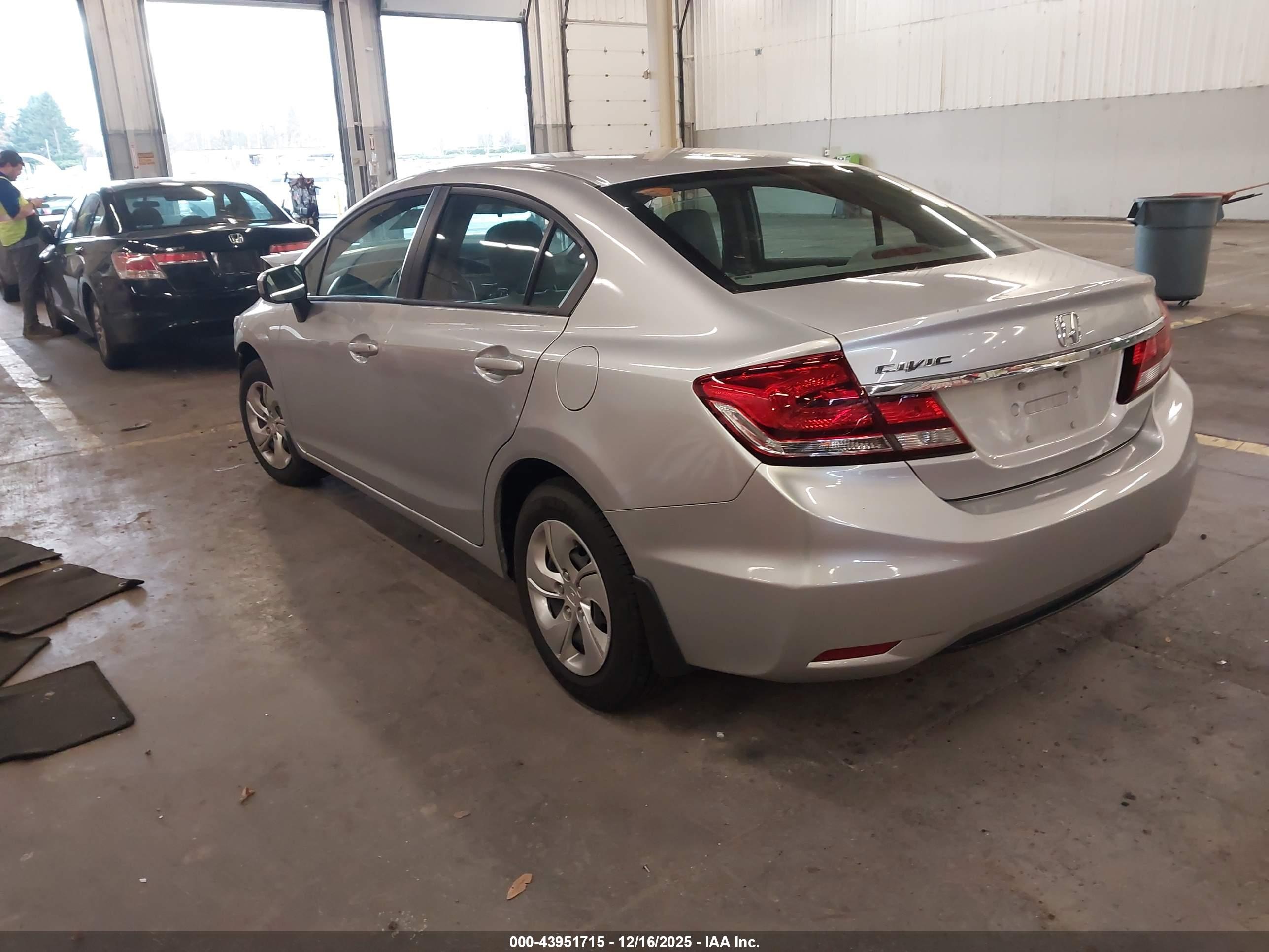 HONDA CIVIC image 3