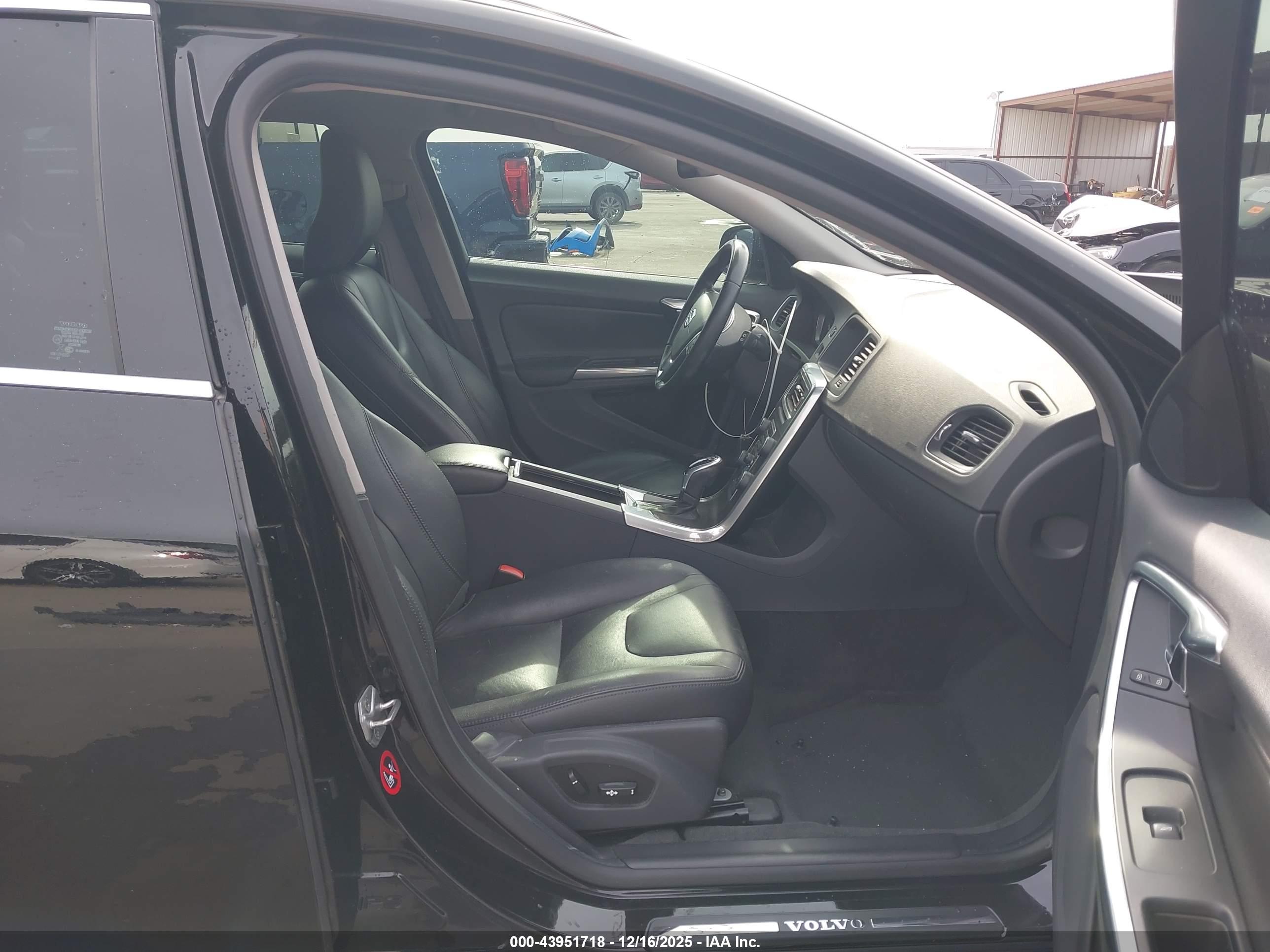 VOLVO V60 image 5