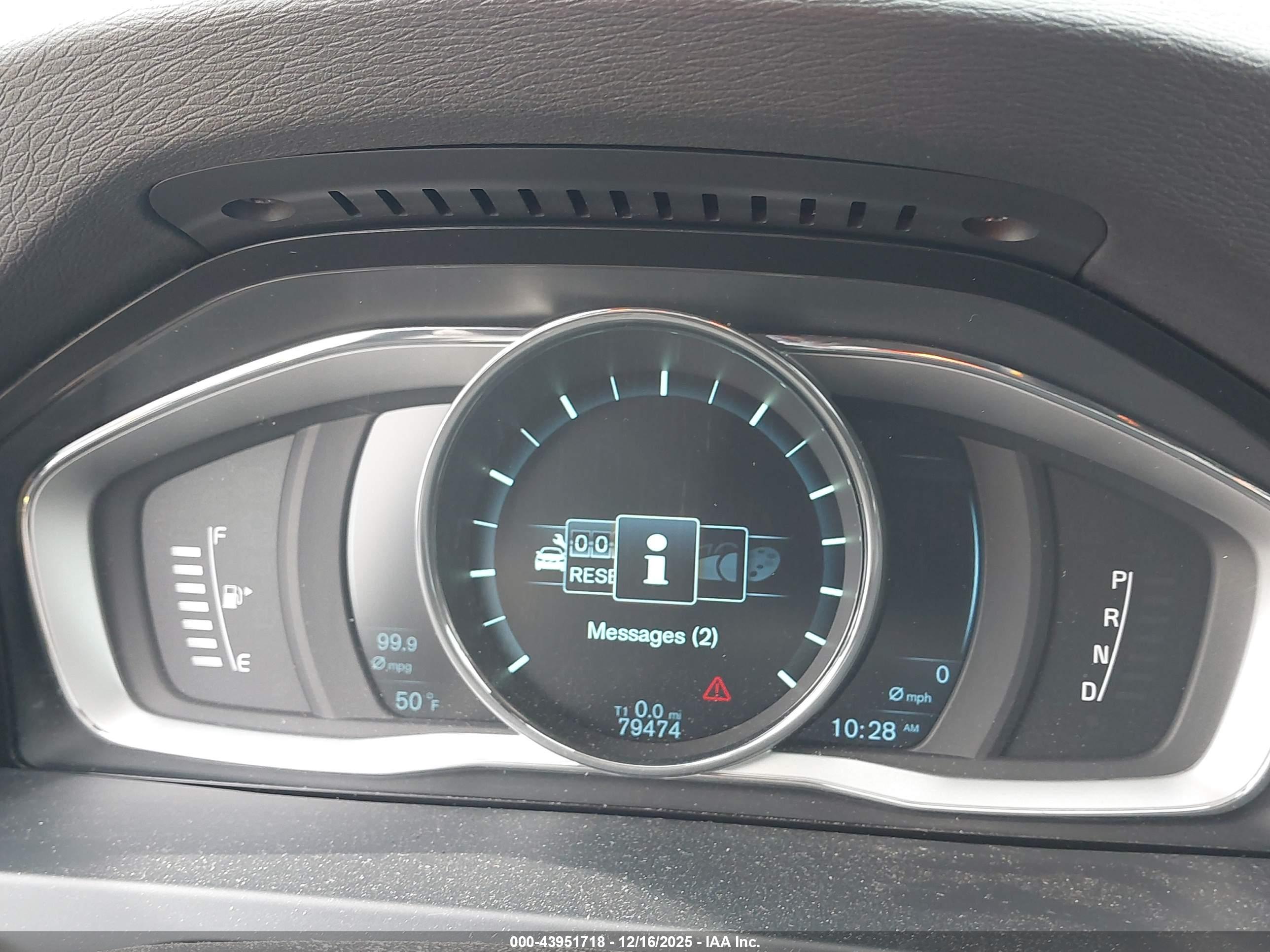 VOLVO V60 image 7
