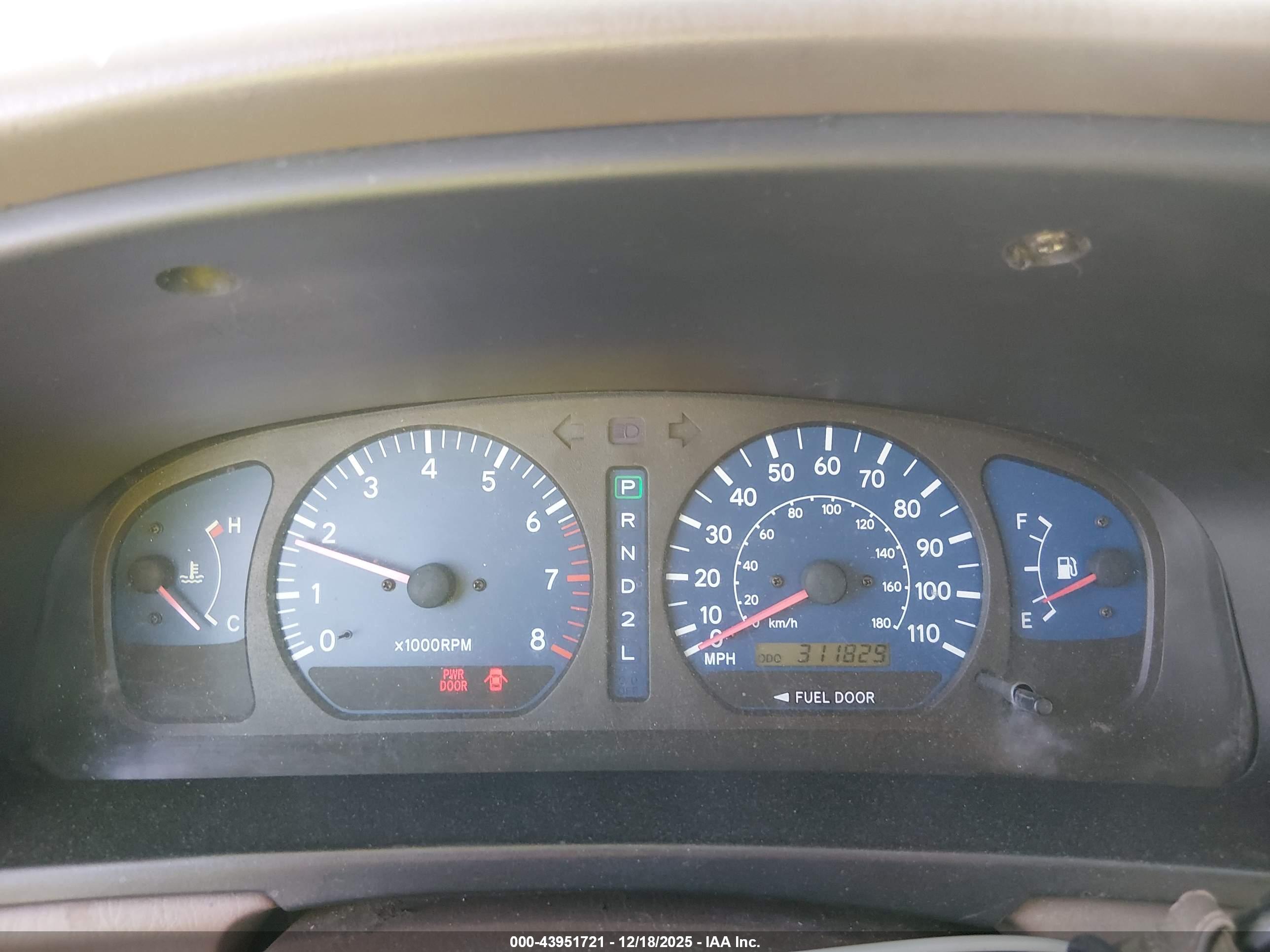 TOYOTA SIENNA image 7