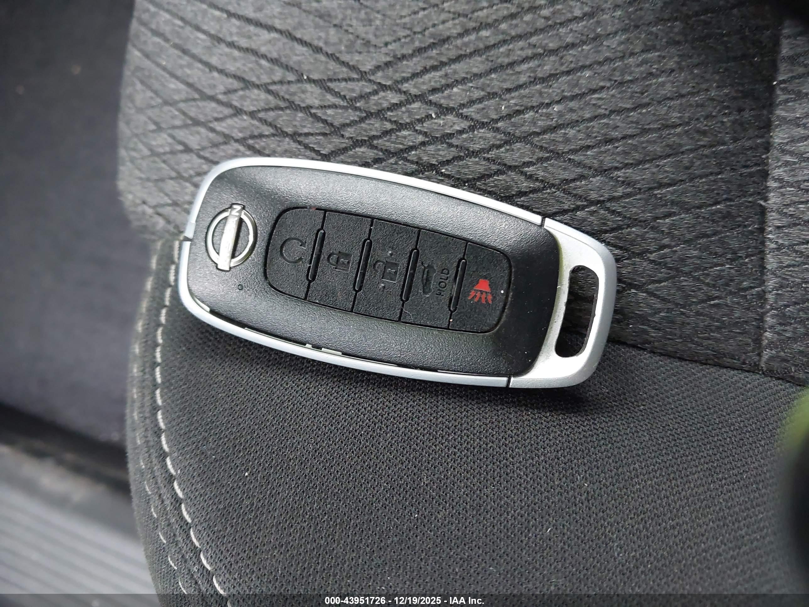 NISSAN ROGUE image 11