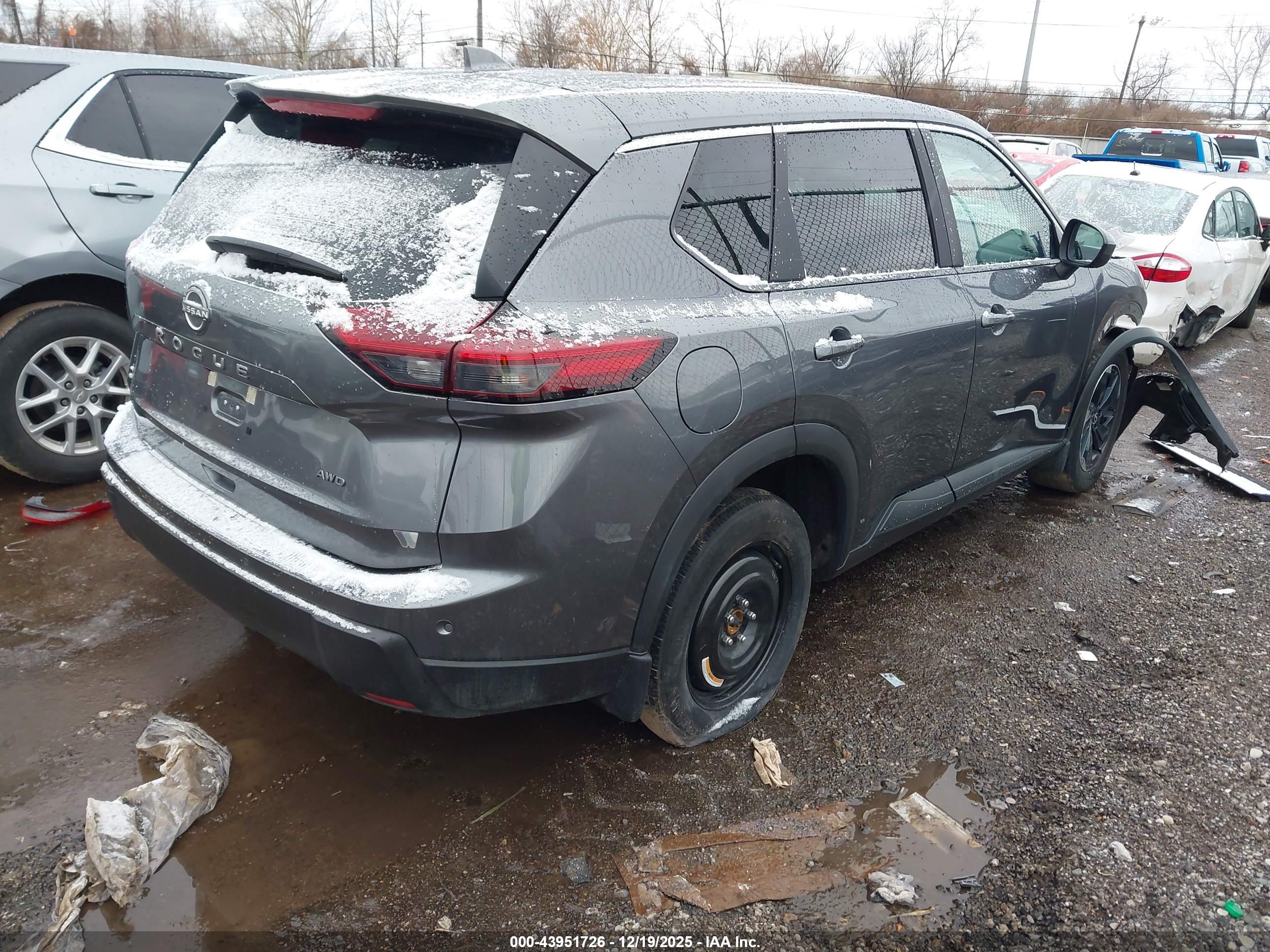 NISSAN ROGUE image 4