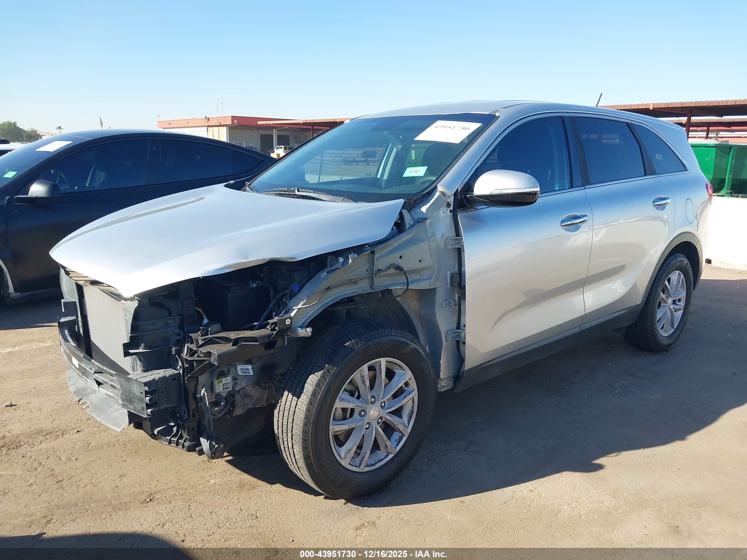 KIA SORENTO image 2