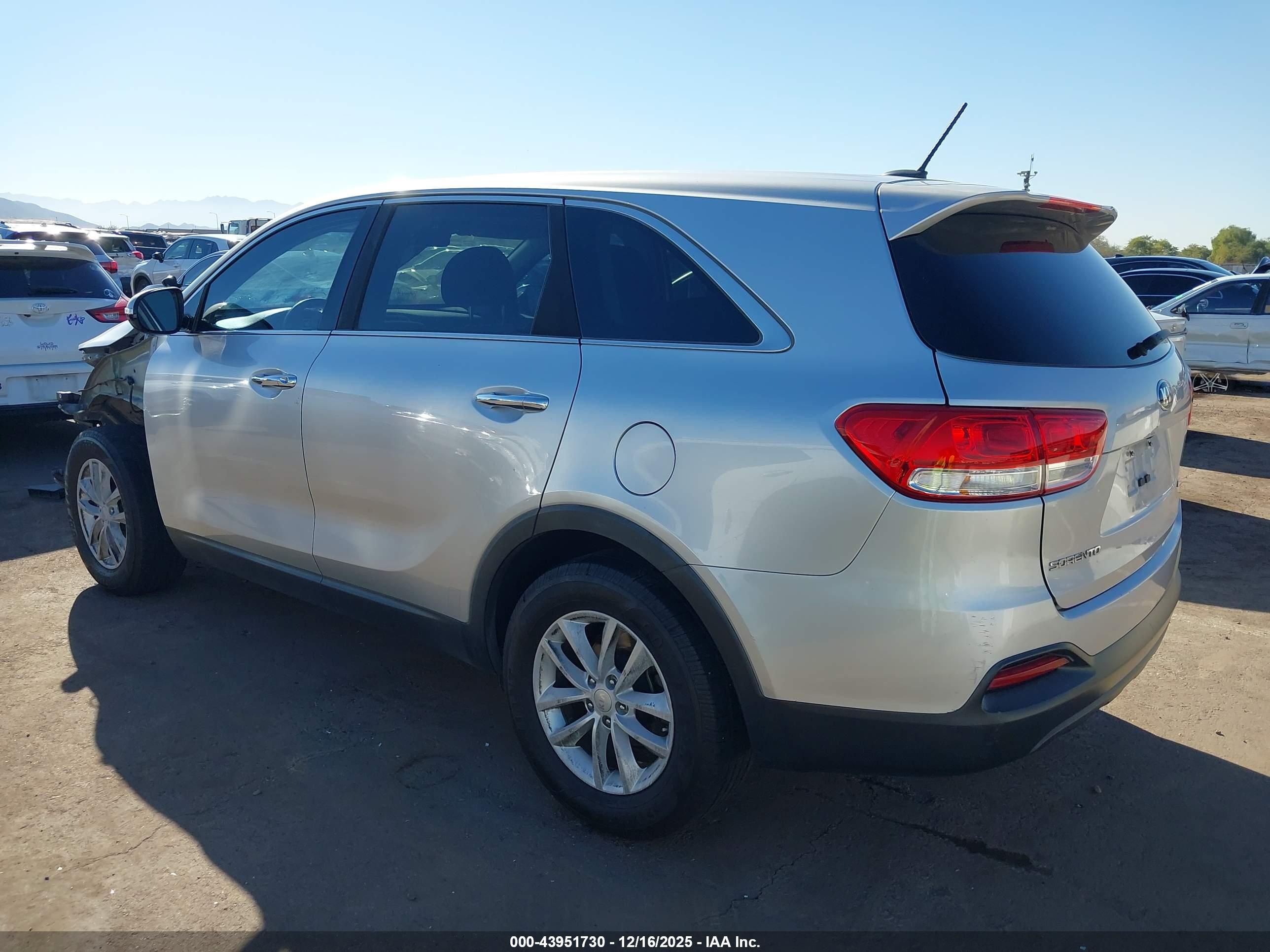 KIA SORENTO image 3