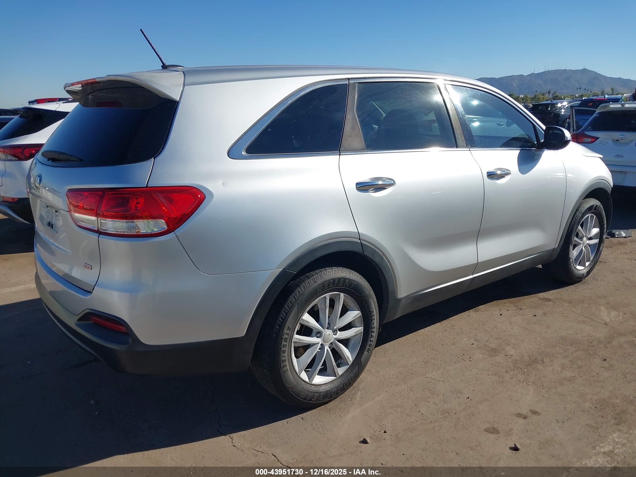 KIA SORENTO image 4