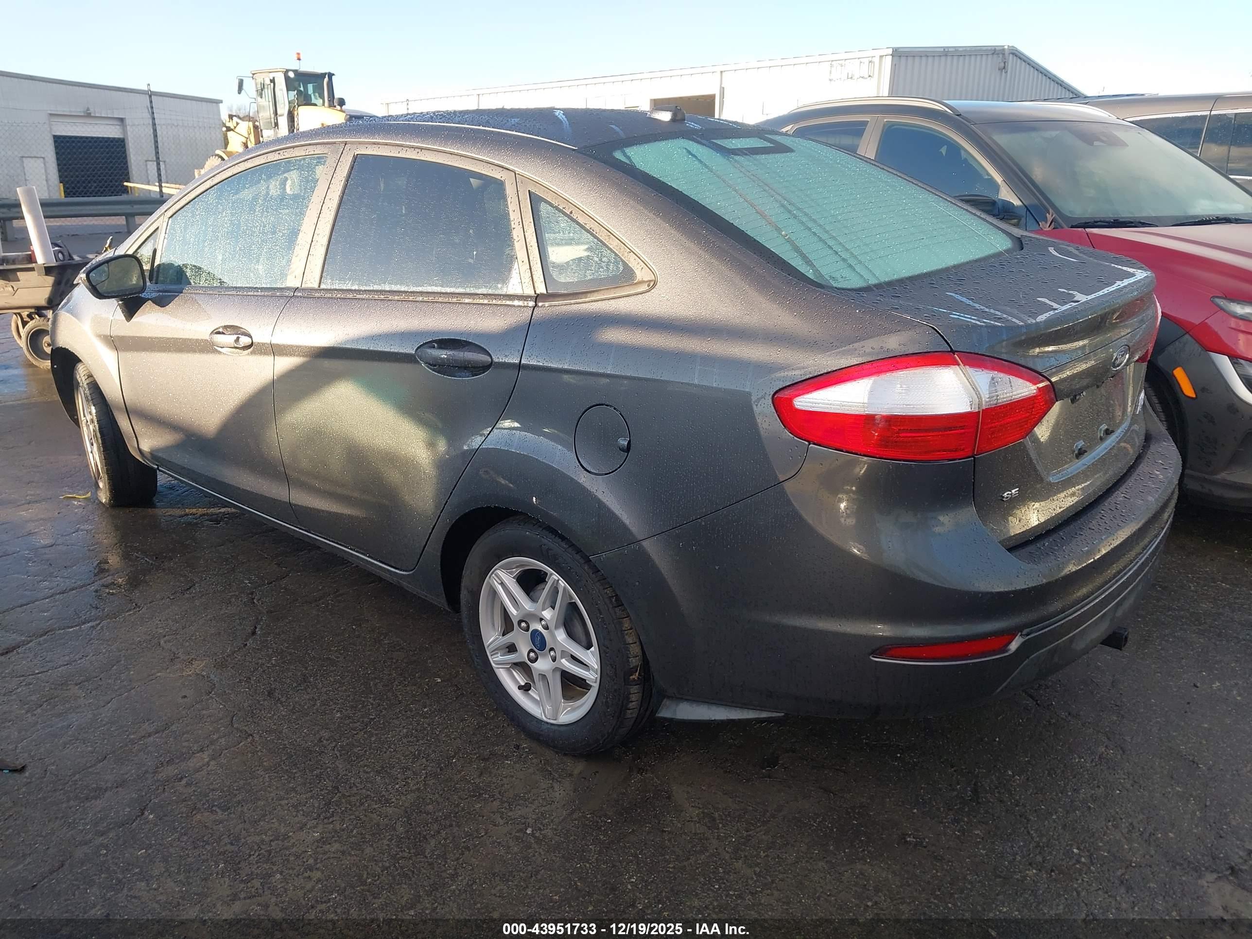 FORD FIESTA image 3
