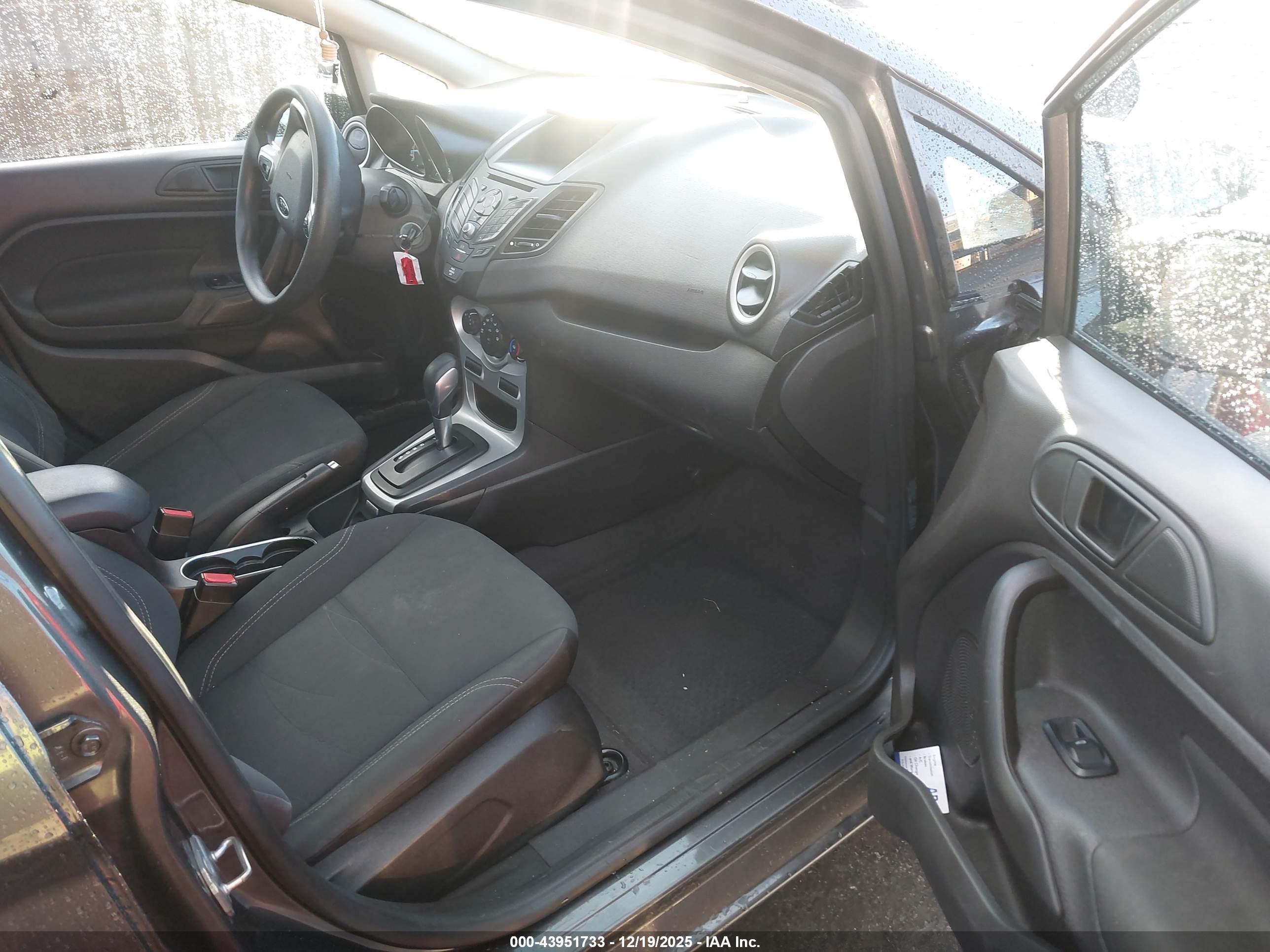 FORD FIESTA image 5