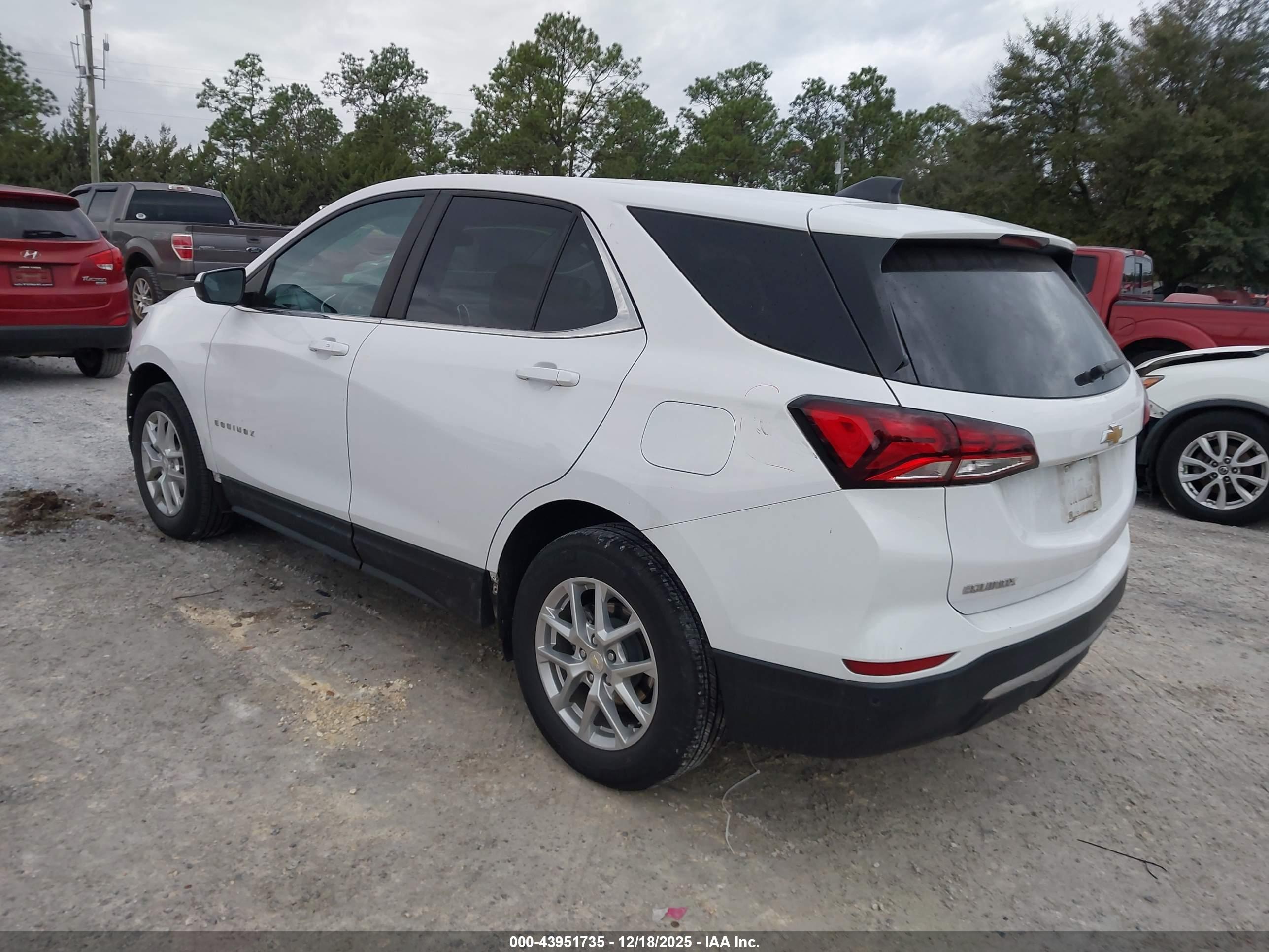 CHEVROLET EQUINOX image 3