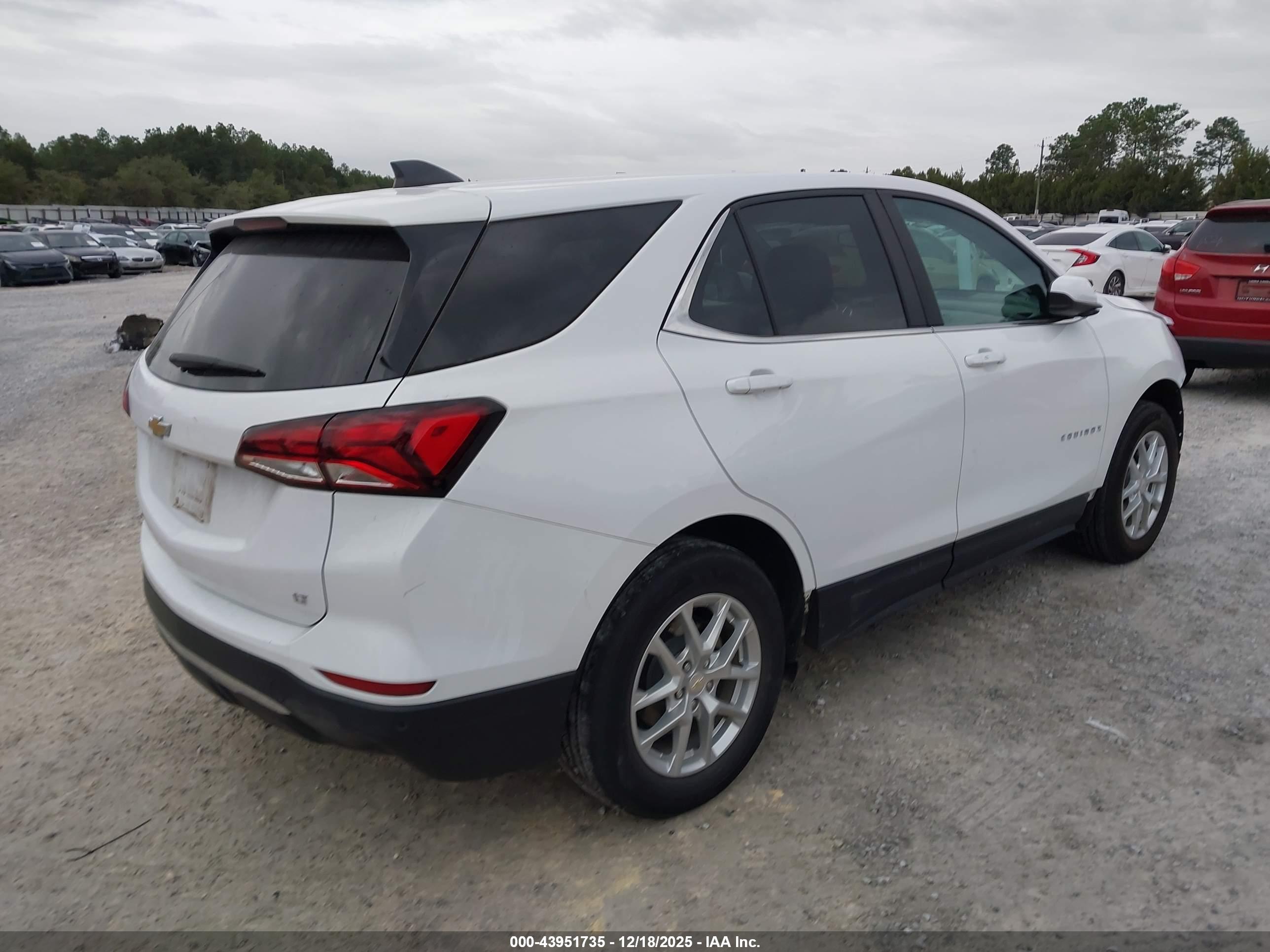 CHEVROLET EQUINOX image 4