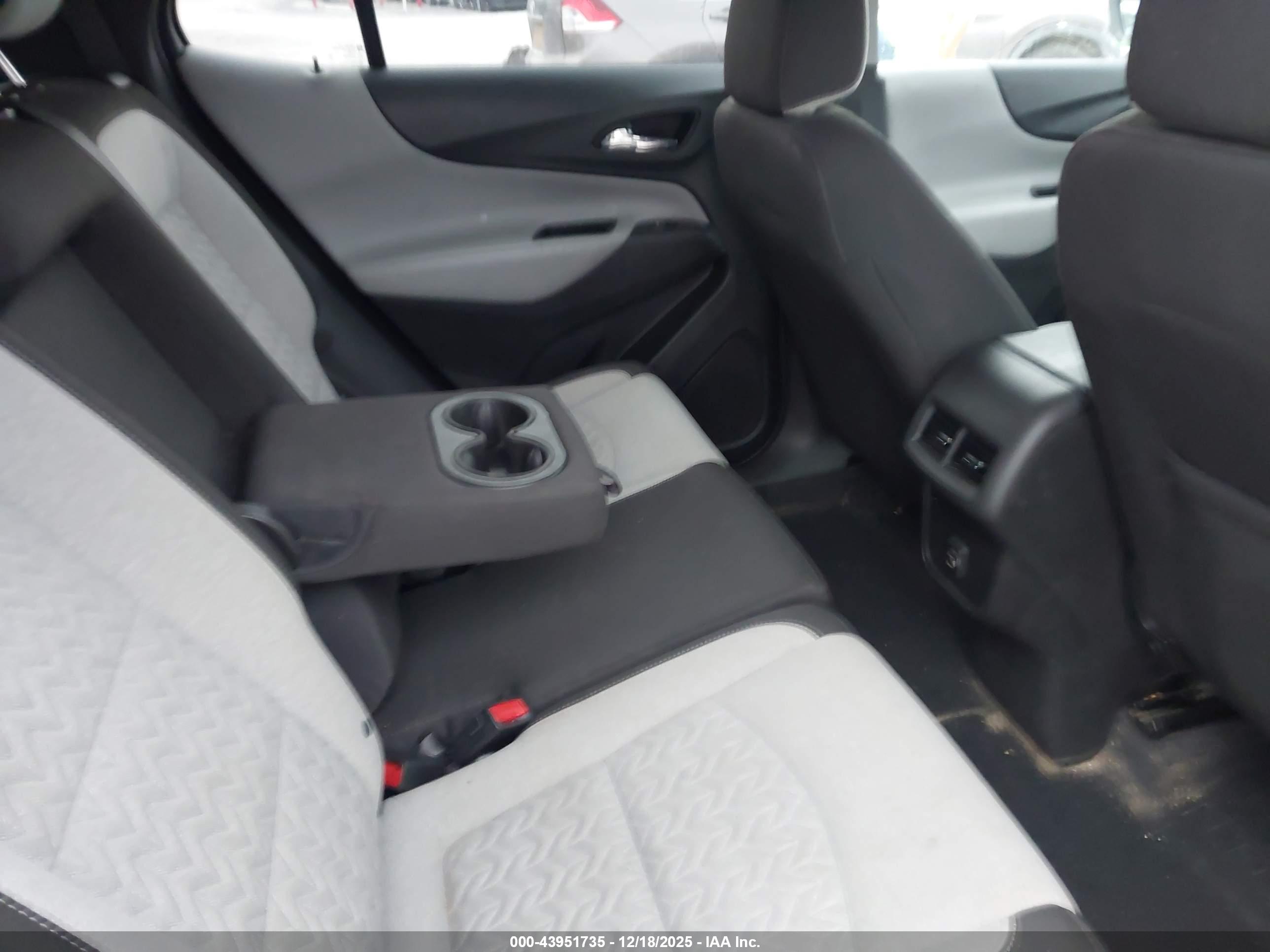 CHEVROLET EQUINOX image 8