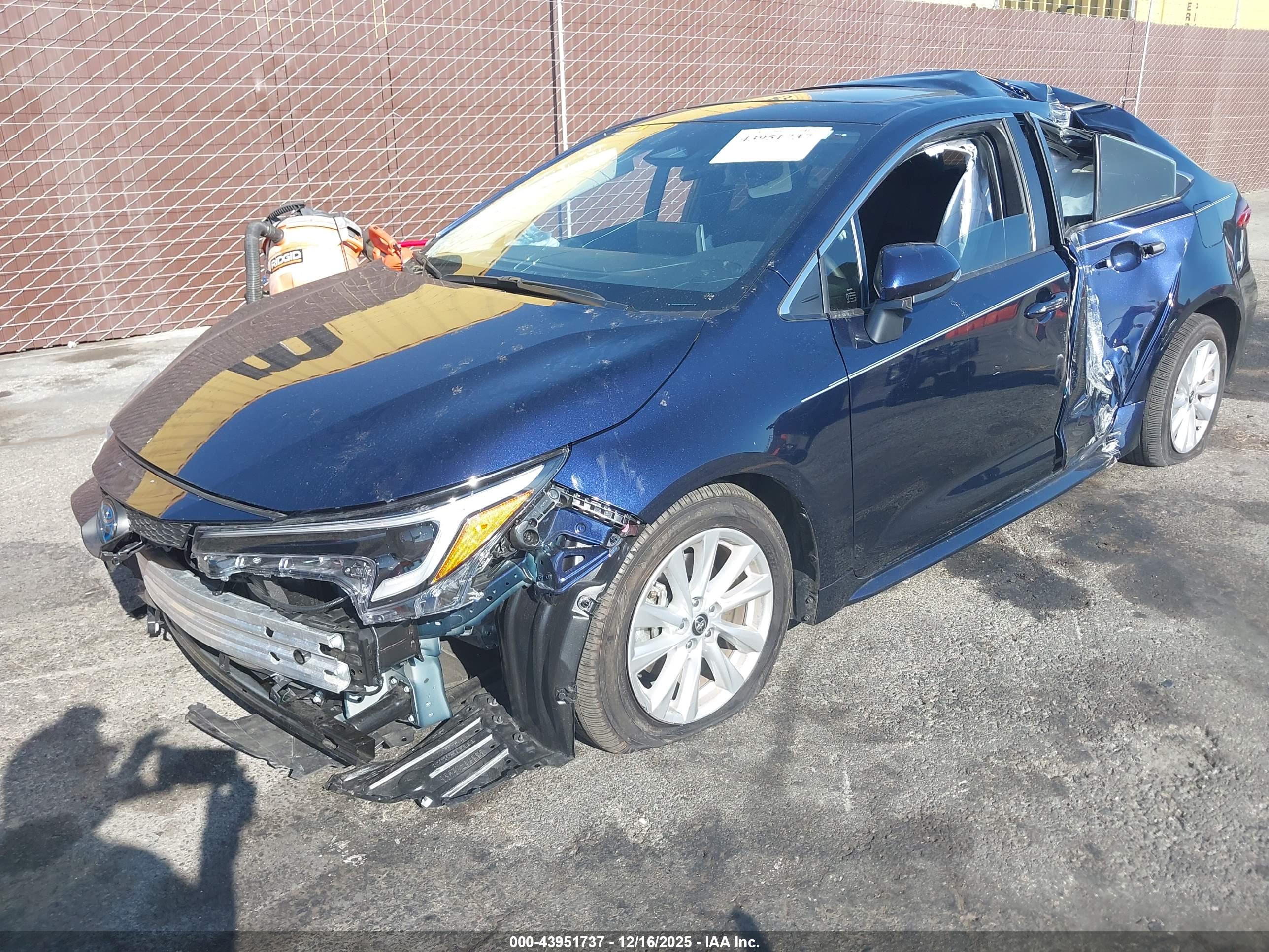 TOYOTA COROLLA image 2