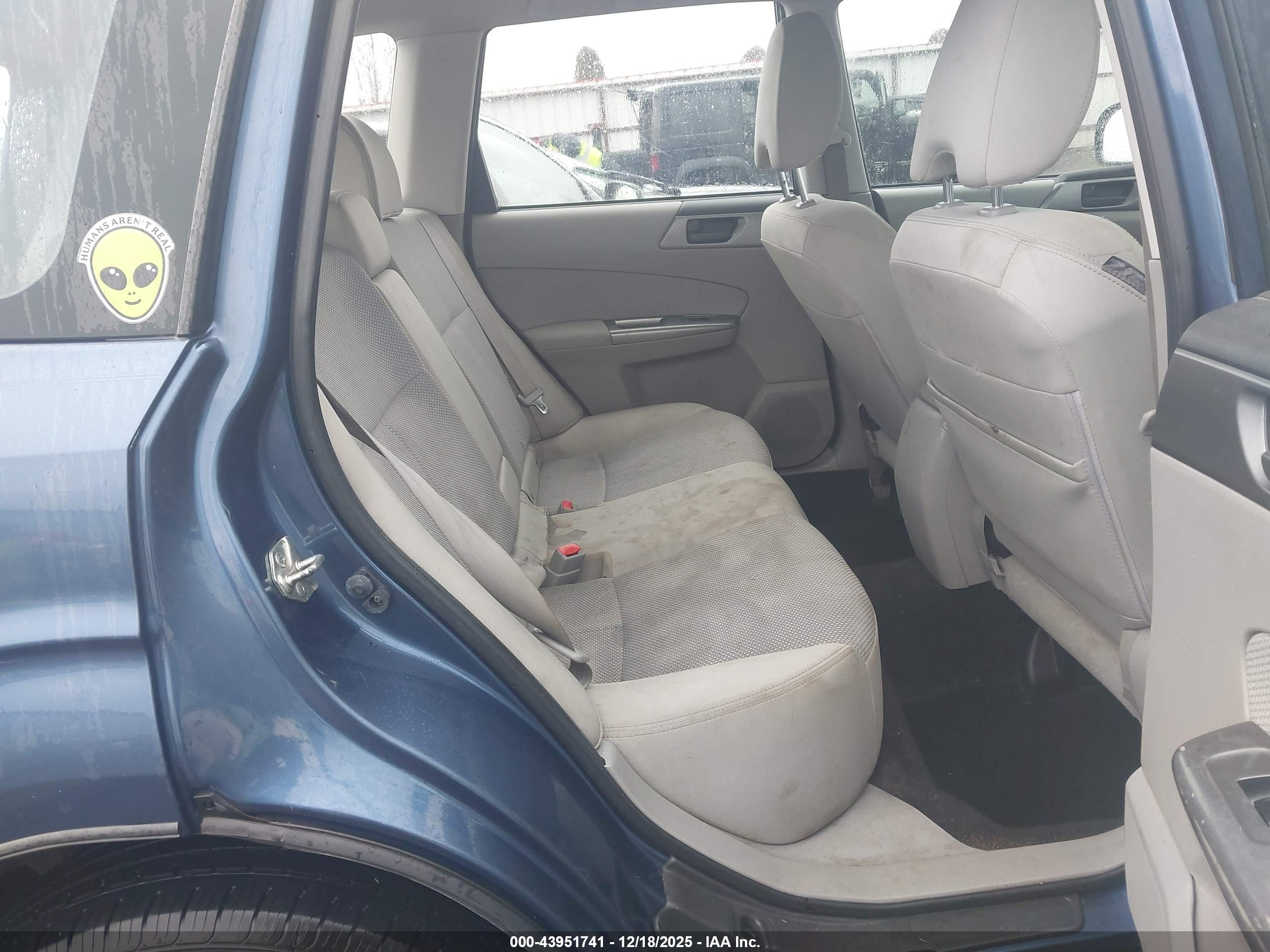 SUBARU FORESTER image 8