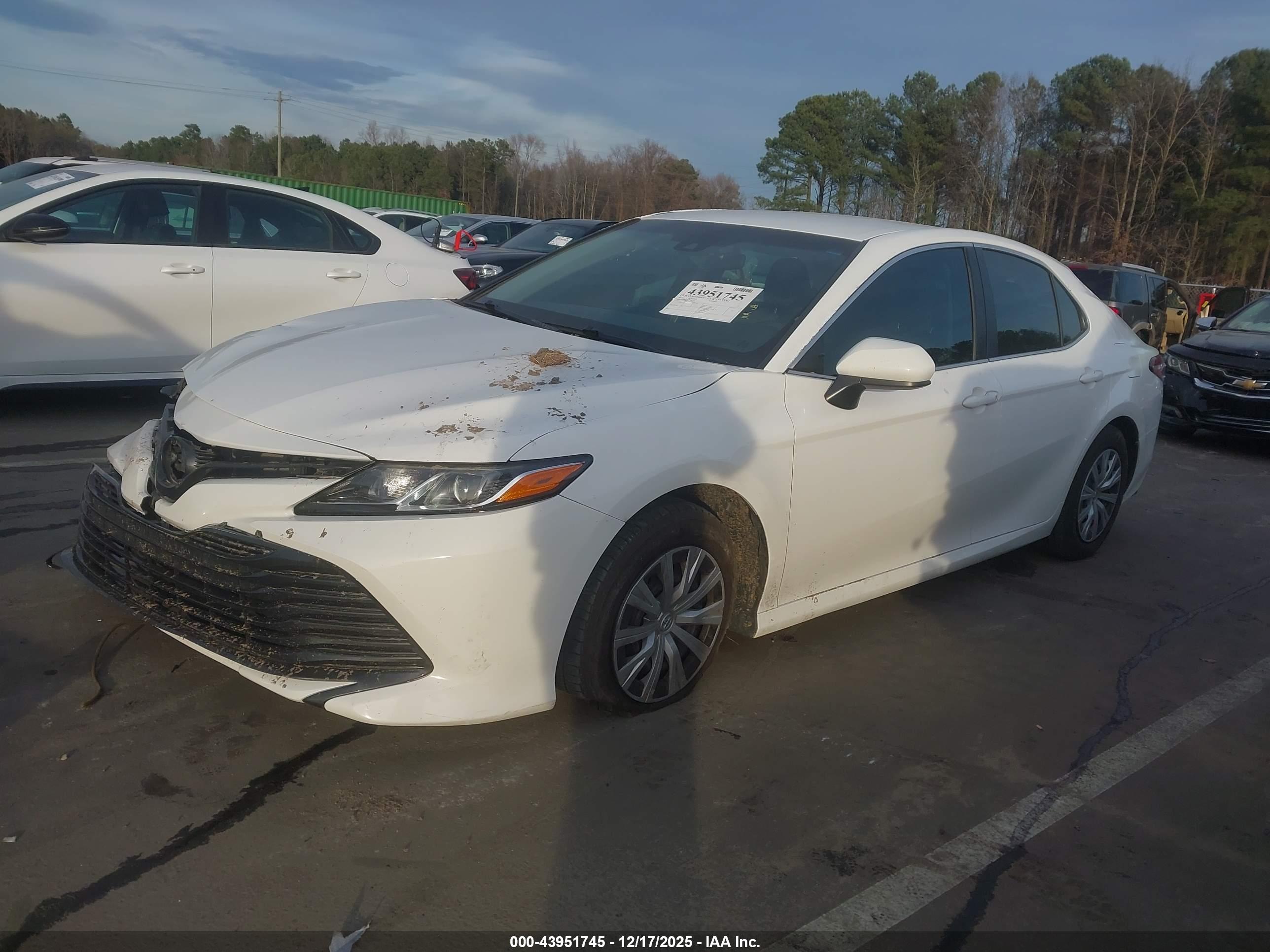 TOYOTA CAMRY image 2