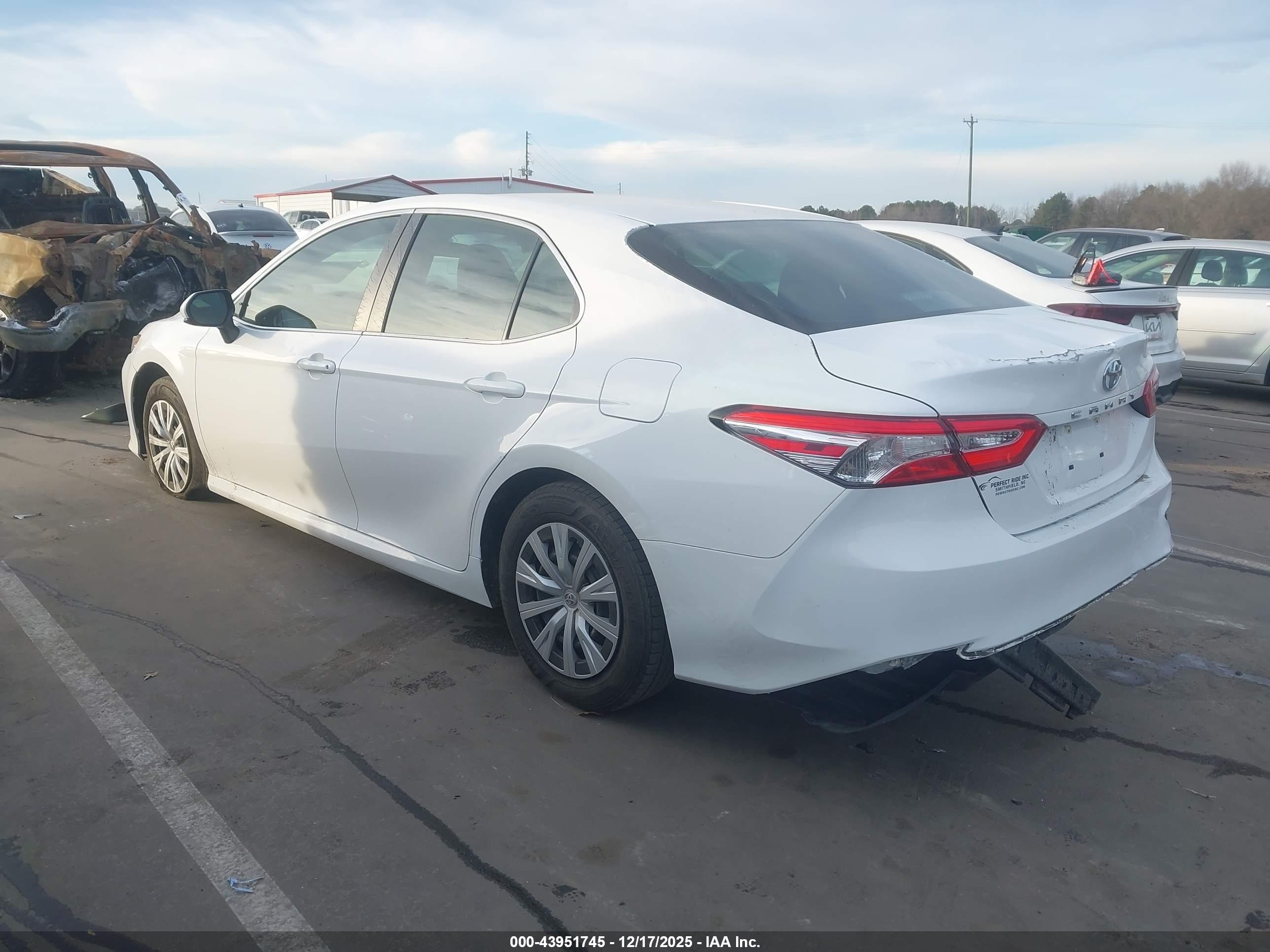 TOYOTA CAMRY image 3