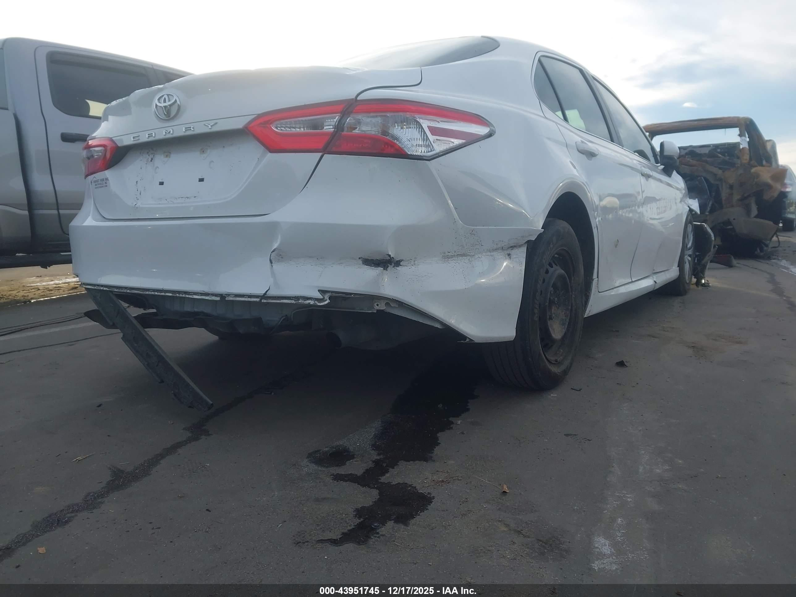 TOYOTA CAMRY image 4