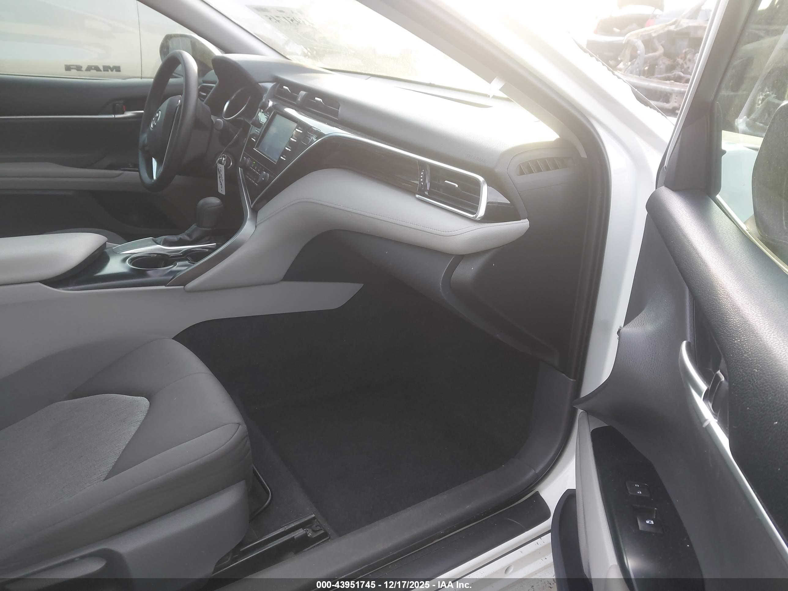 TOYOTA CAMRY image 5