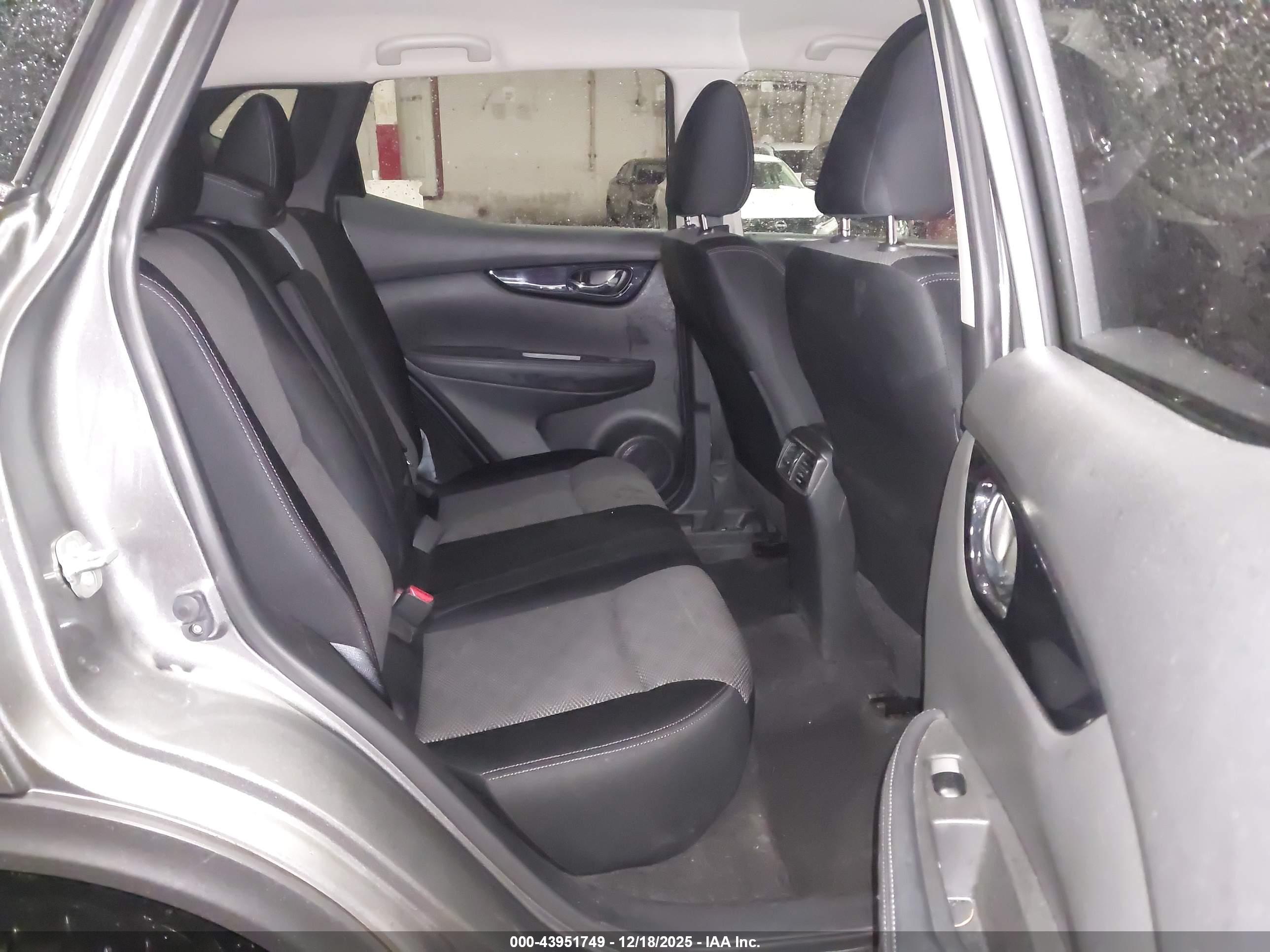 NISSAN ROGUE image 8