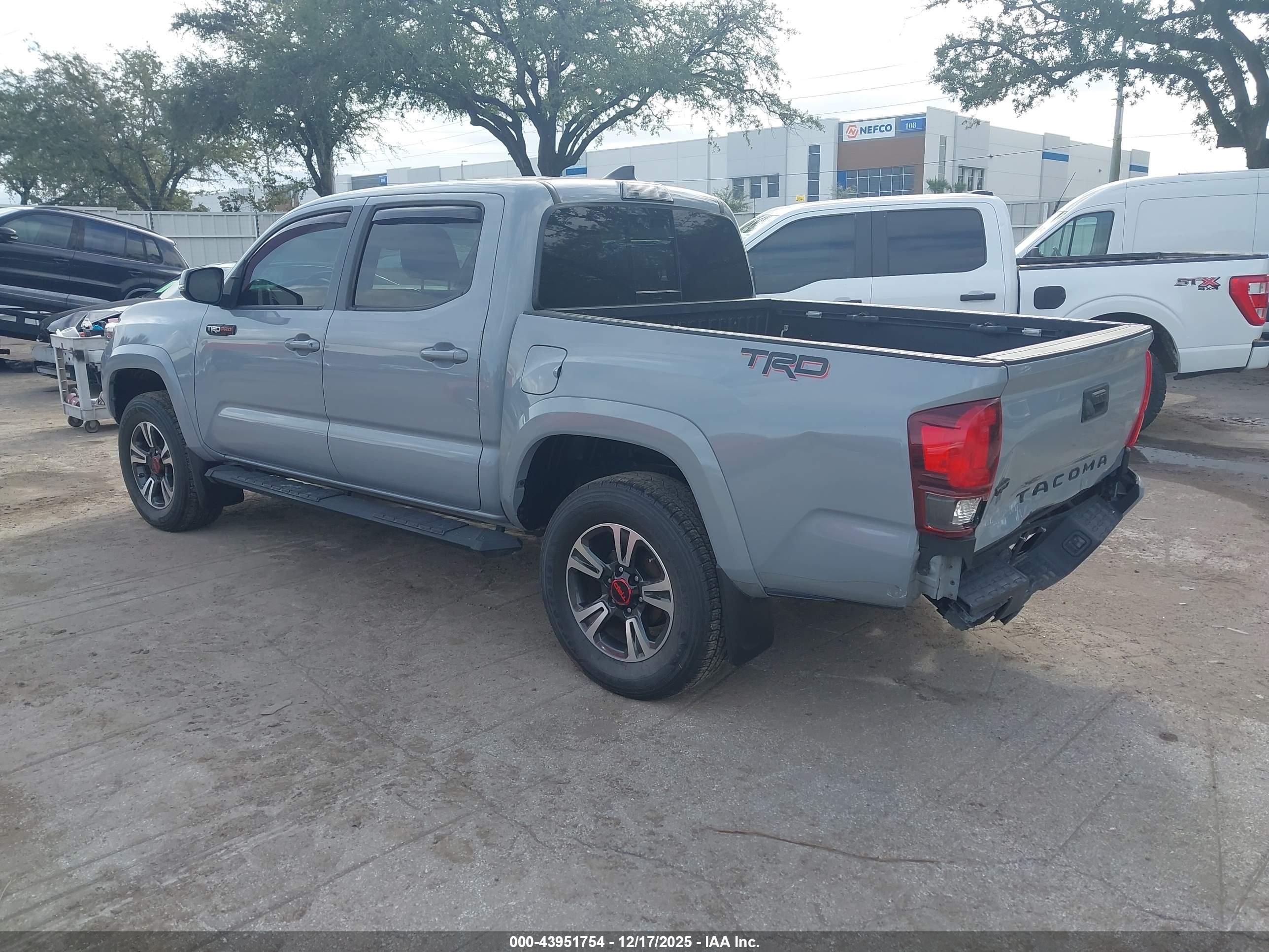 TOYOTA TACOMA image 3