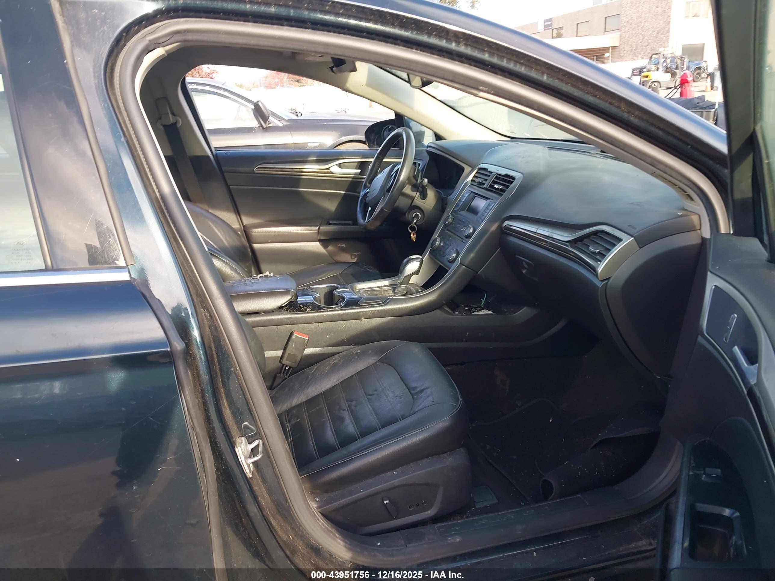 FORD FUSION image 5