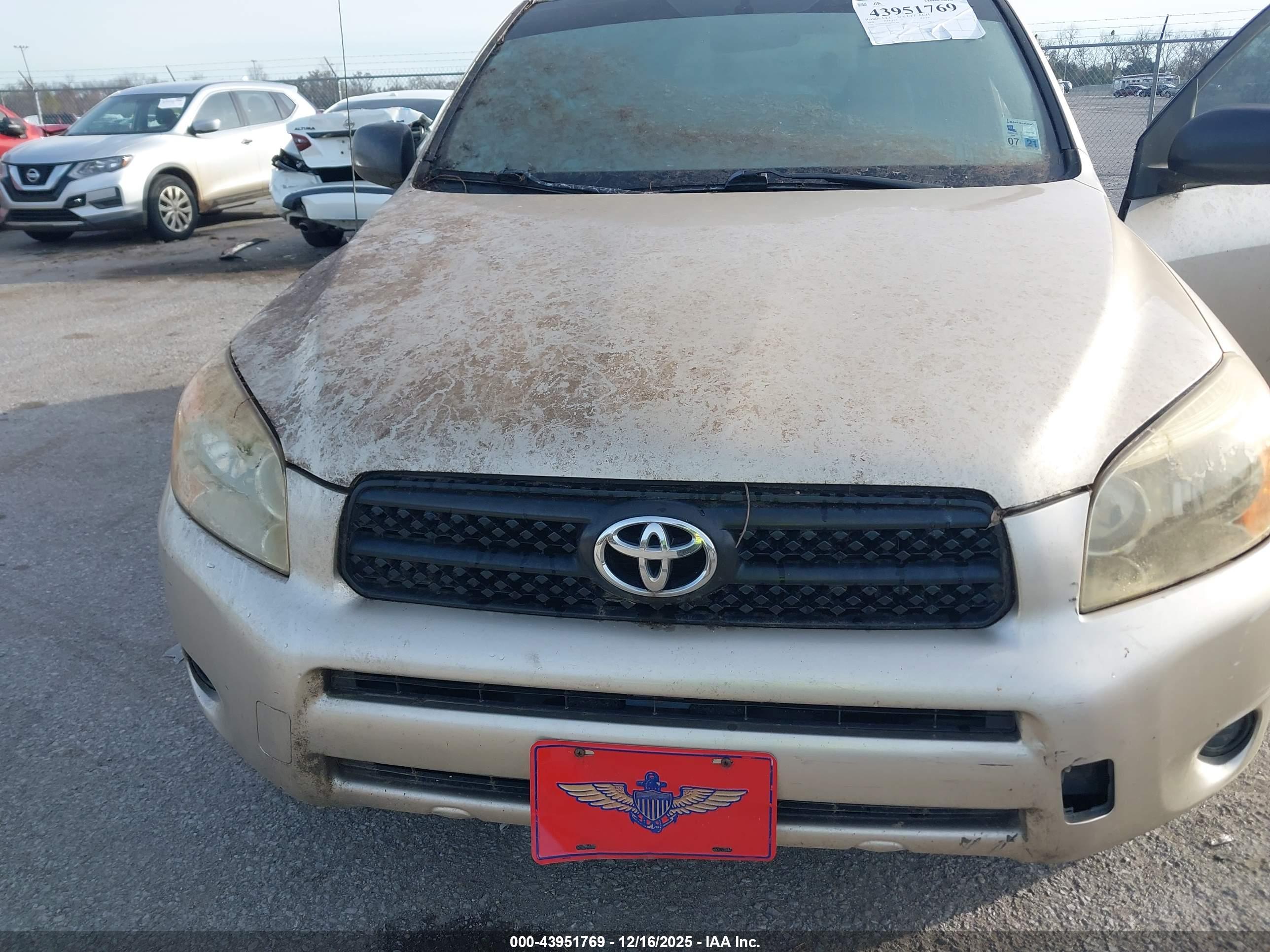 TOYOTA RAV4 image 10
