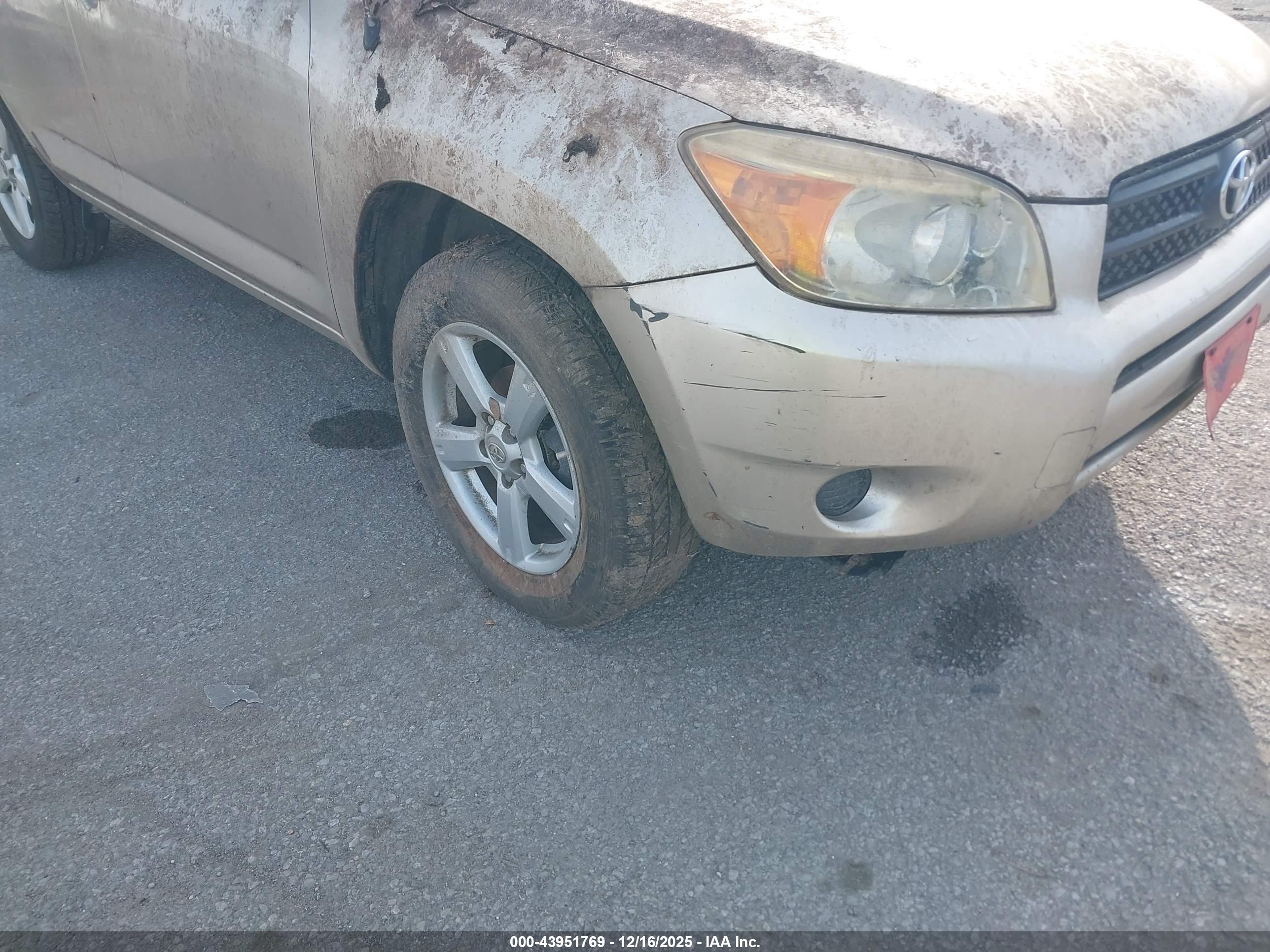 TOYOTA RAV4 image 6