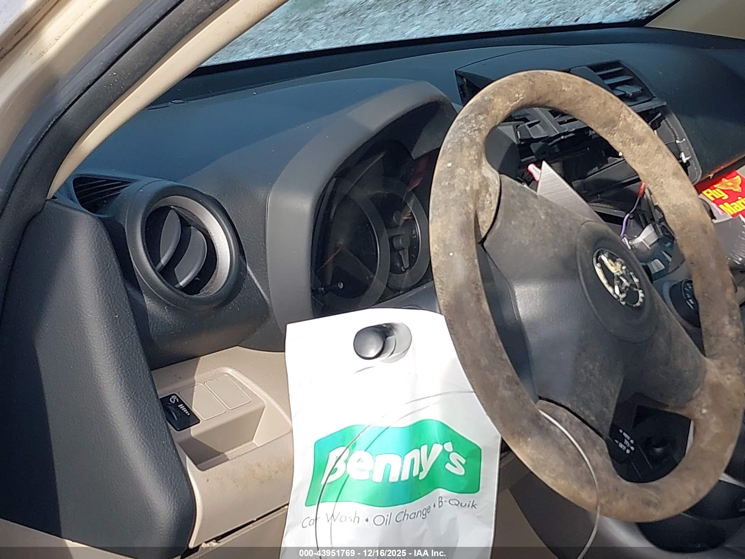 TOYOTA RAV4 image 7