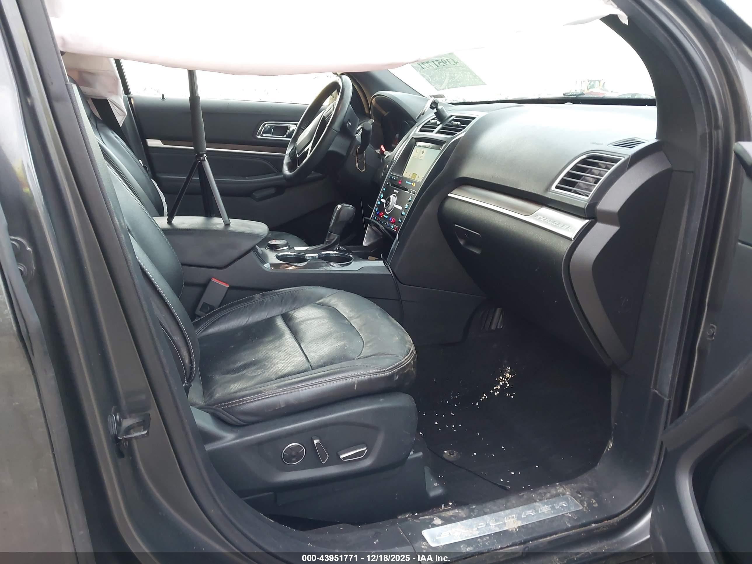 FORD EXPLORER image 5