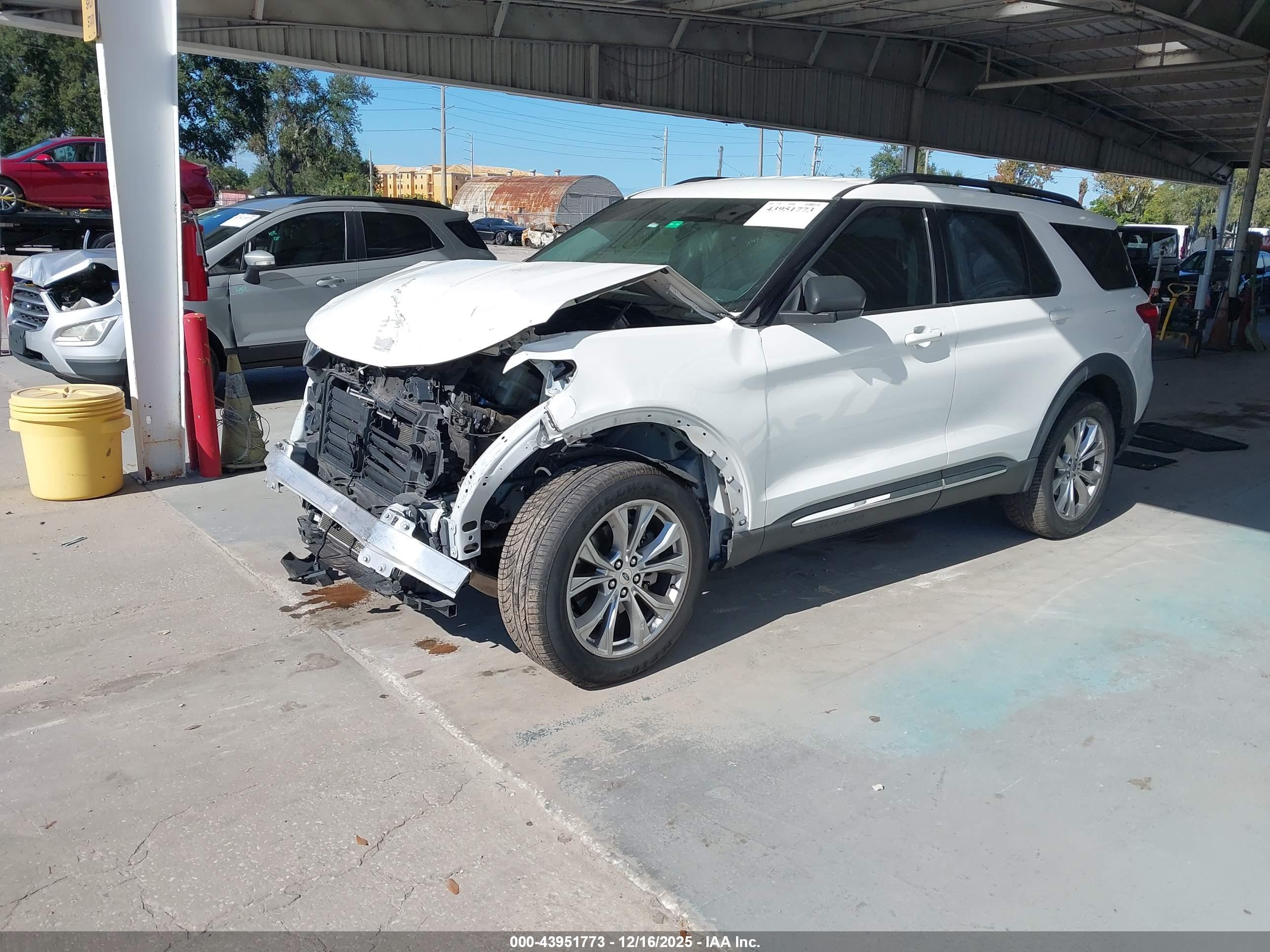 FORD EXPLORER image 2