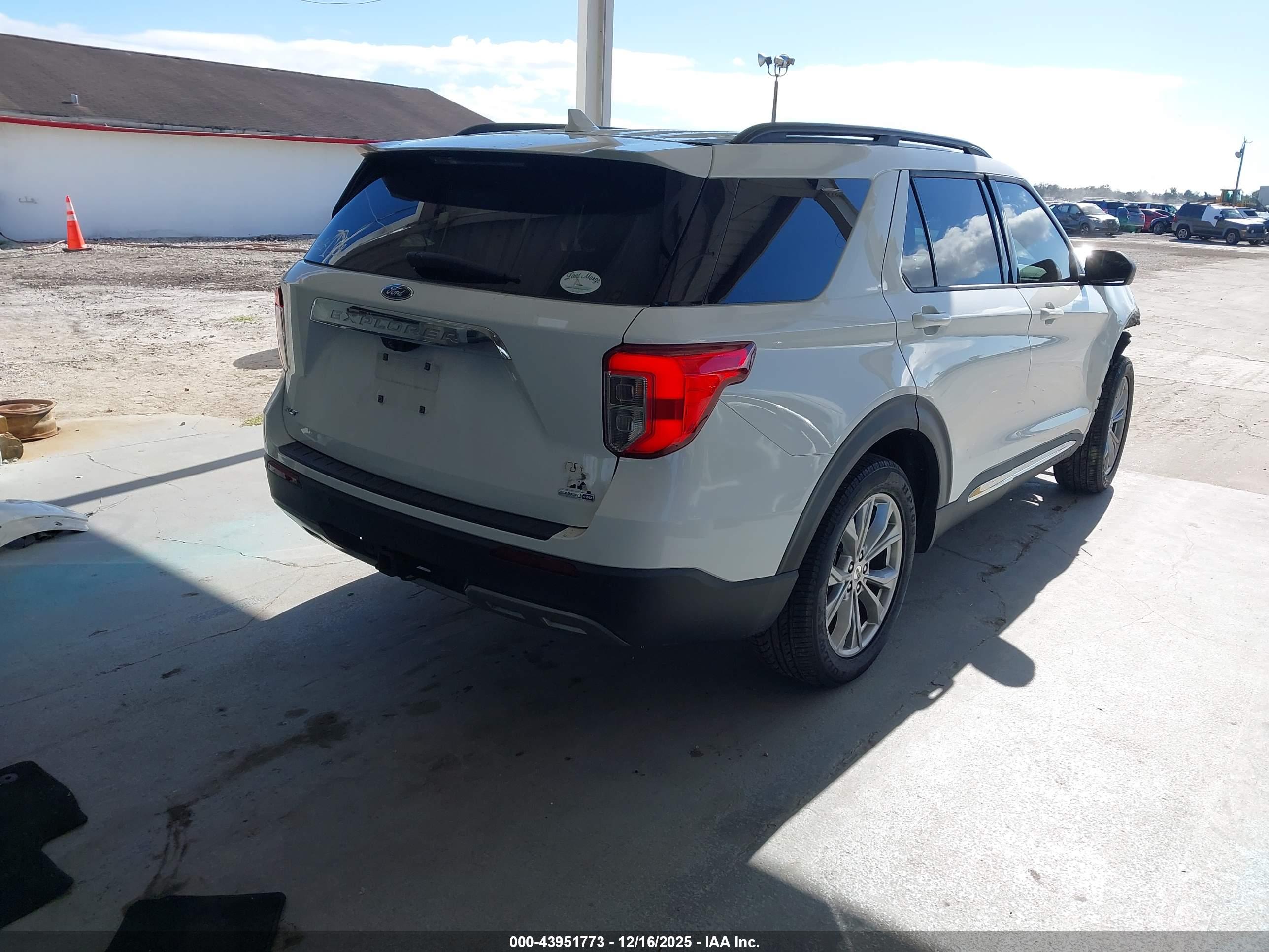 FORD EXPLORER image 4