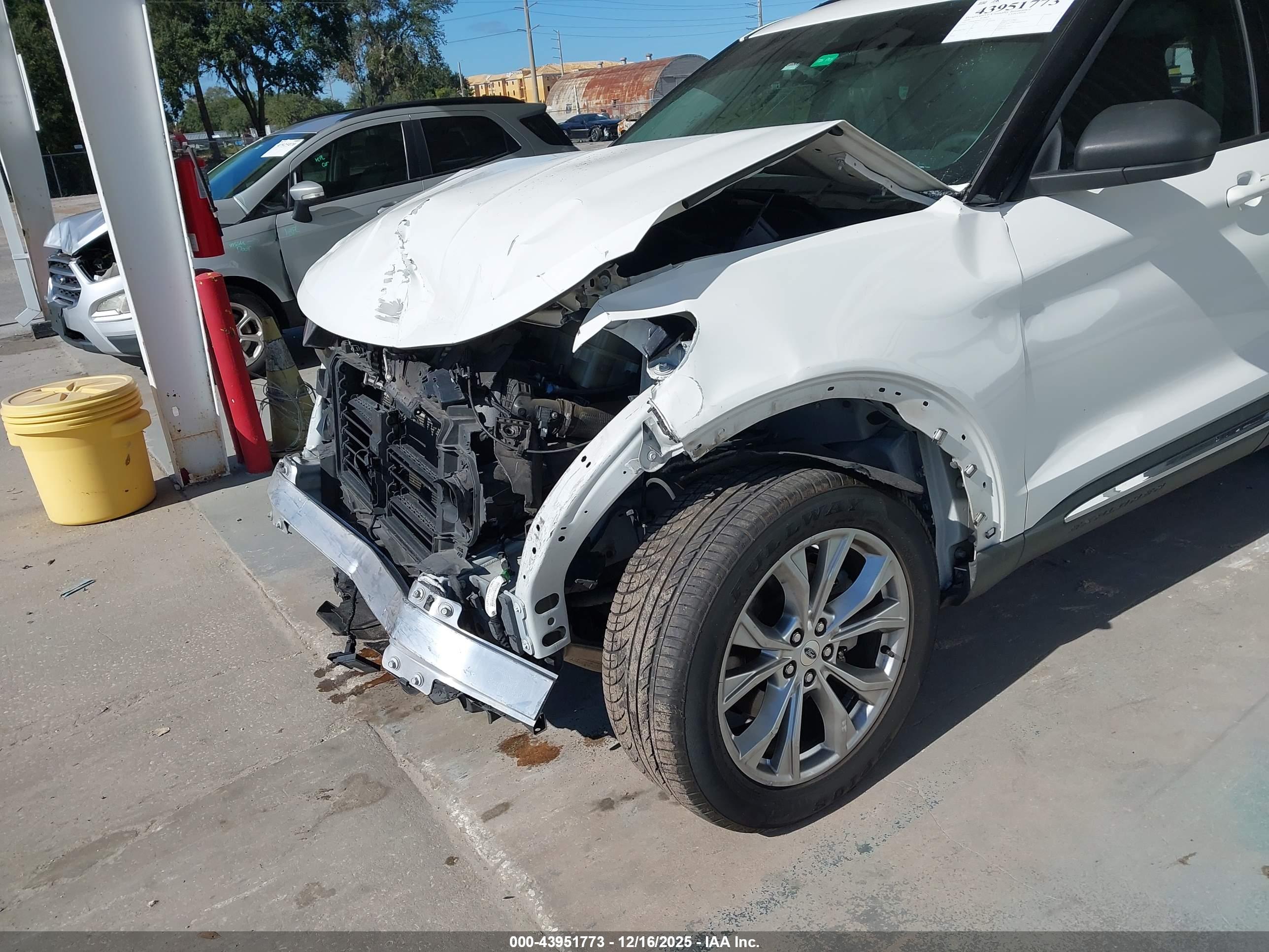 FORD EXPLORER image 6