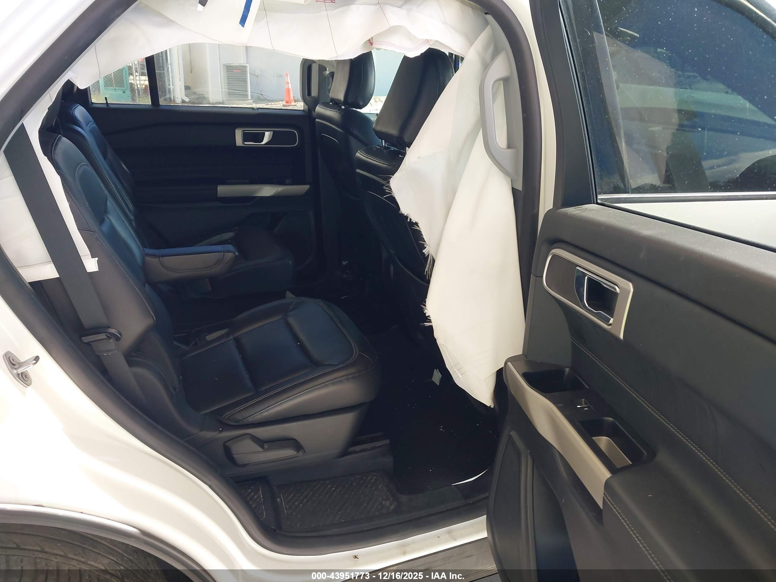 FORD EXPLORER image 8