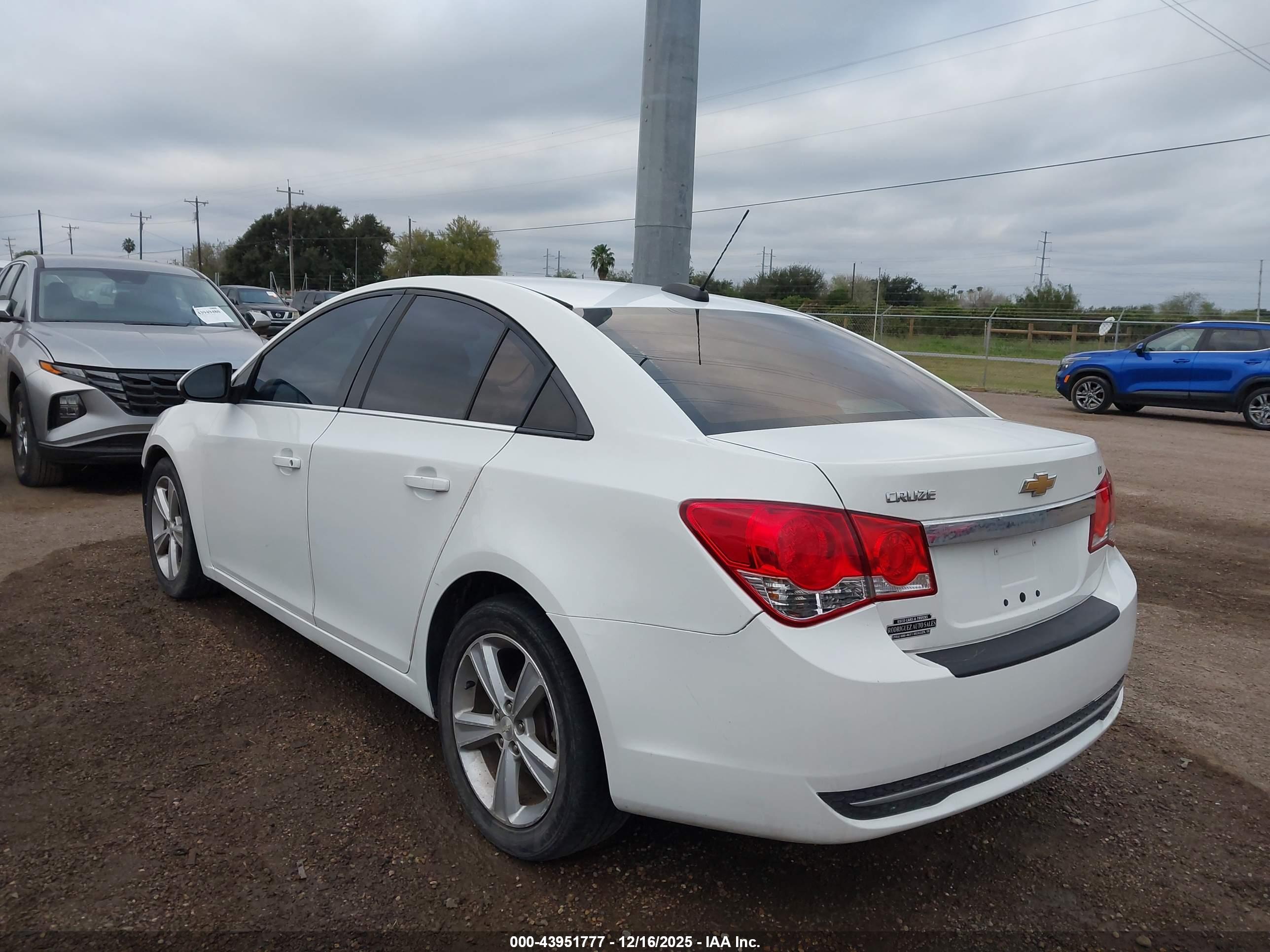 CHEVROLET CRUZE image 3