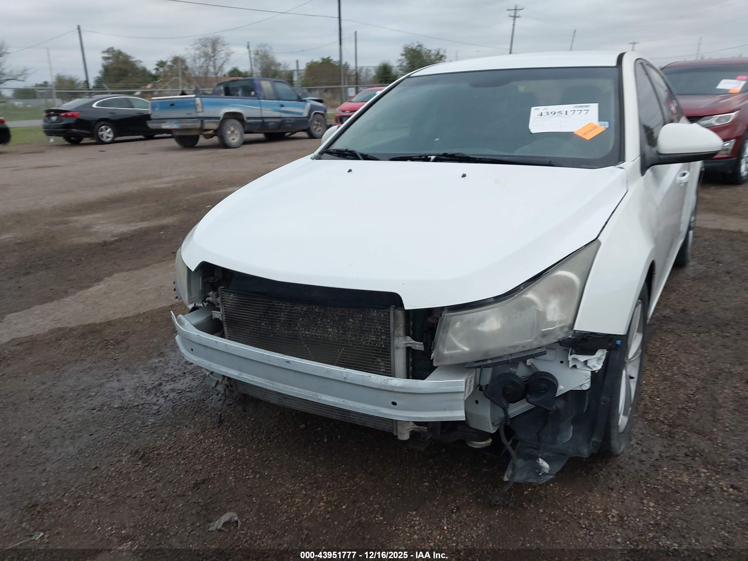 CHEVROLET CRUZE image 6